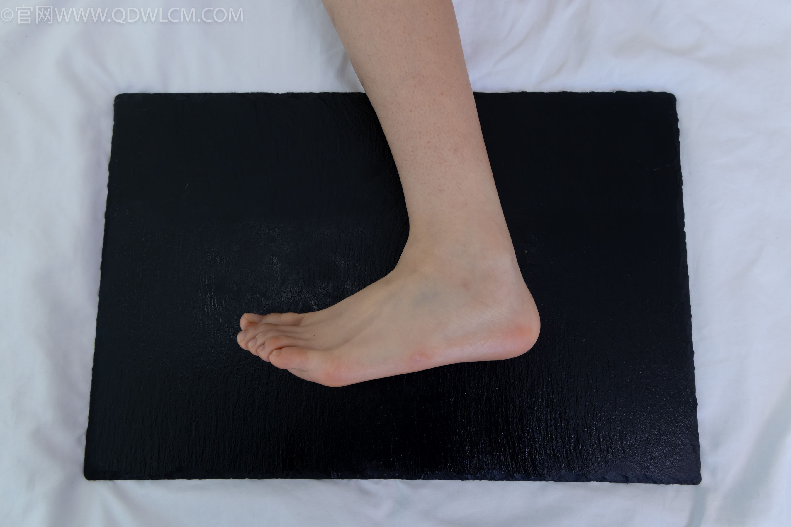 物恋传媒 No.2334 嘉木 - 运动鞋、厚白丝、裸足、裸足/(242P)