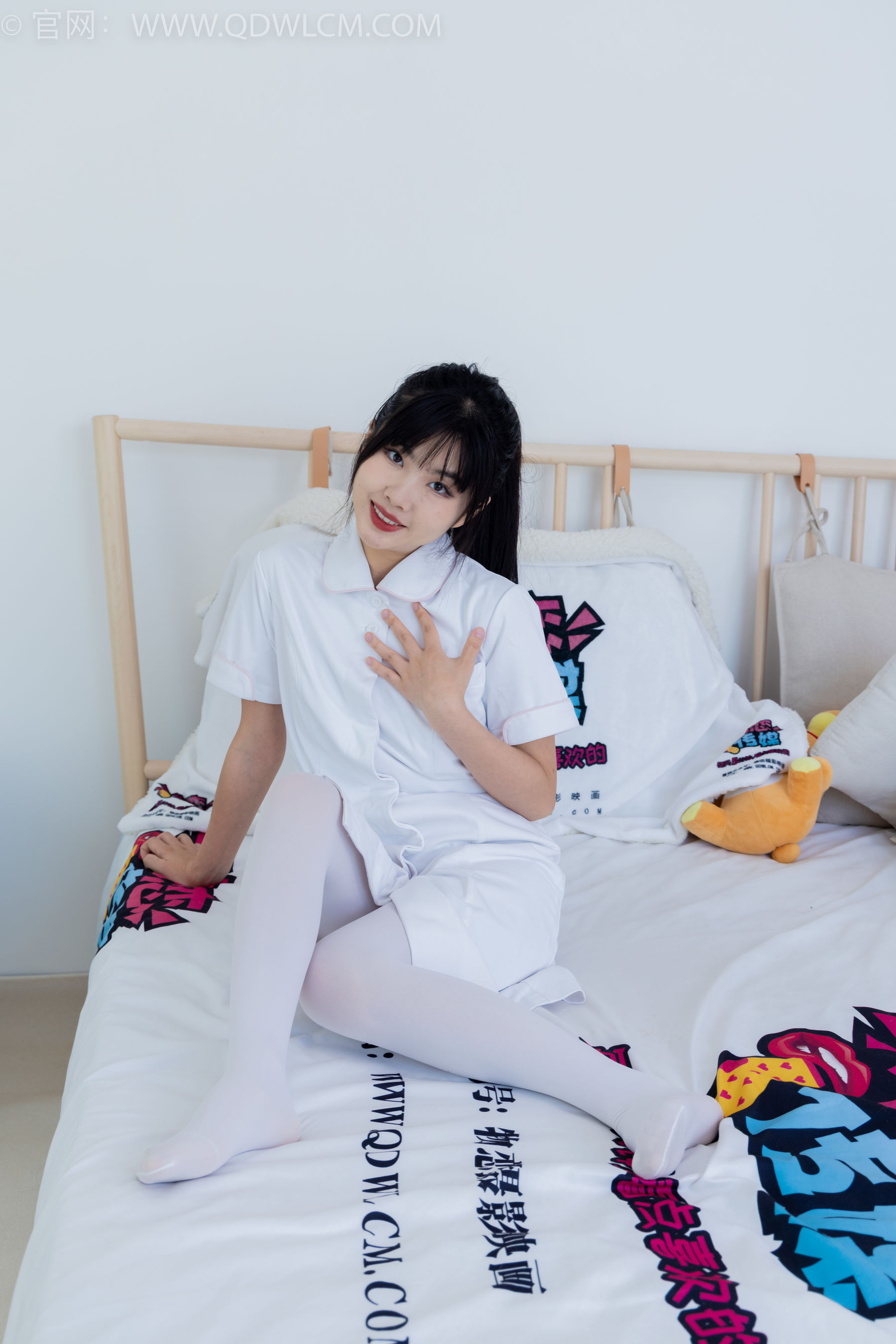 物恋传媒 No.2347 米米 - 板鞋、自然穿脏厚白丝、护士服/(170P)