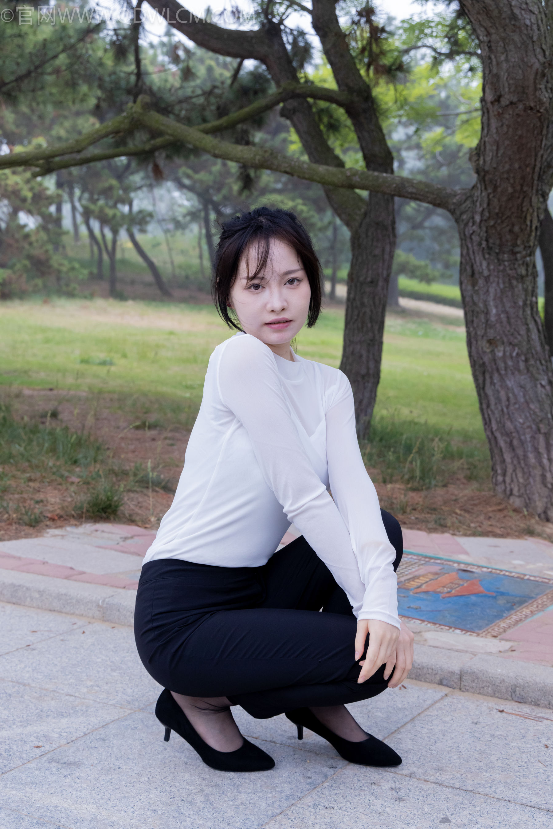 物恋传媒 No.2337 小酒 - 高跟鞋、短黑丝、短白丝/(315P)