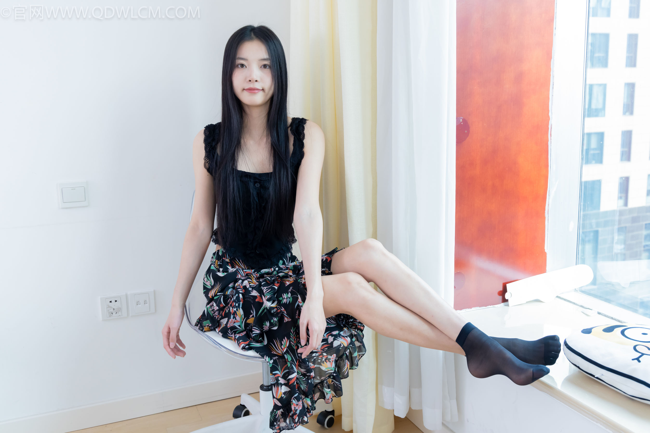 物恋传媒 No.2332 茯苓 - 短靴、短黑丝、裸足/(184P)