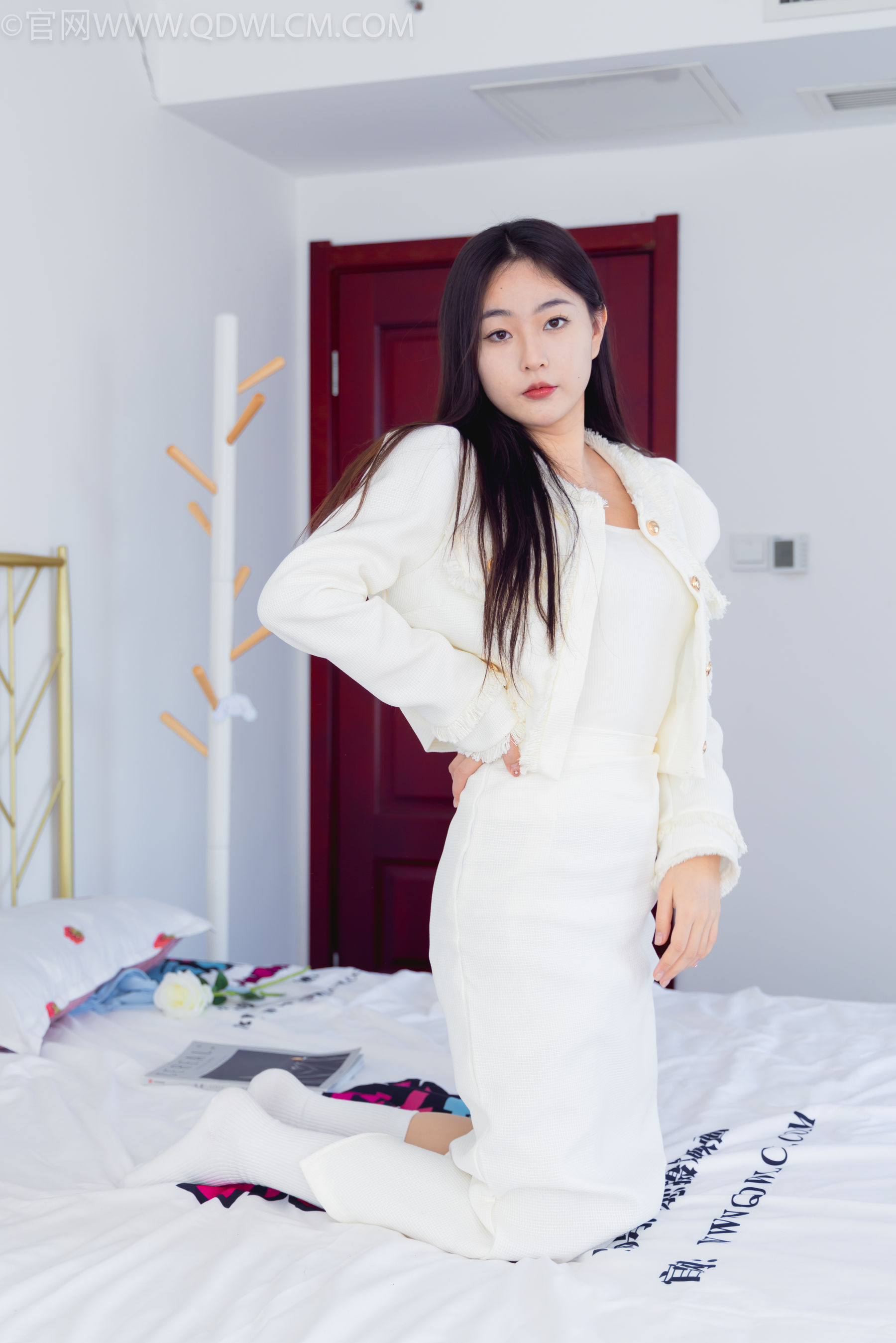 物恋传媒 No.2335 美兔 - 布鞋、长靴、白棉袜、薄肉丝/(227P)