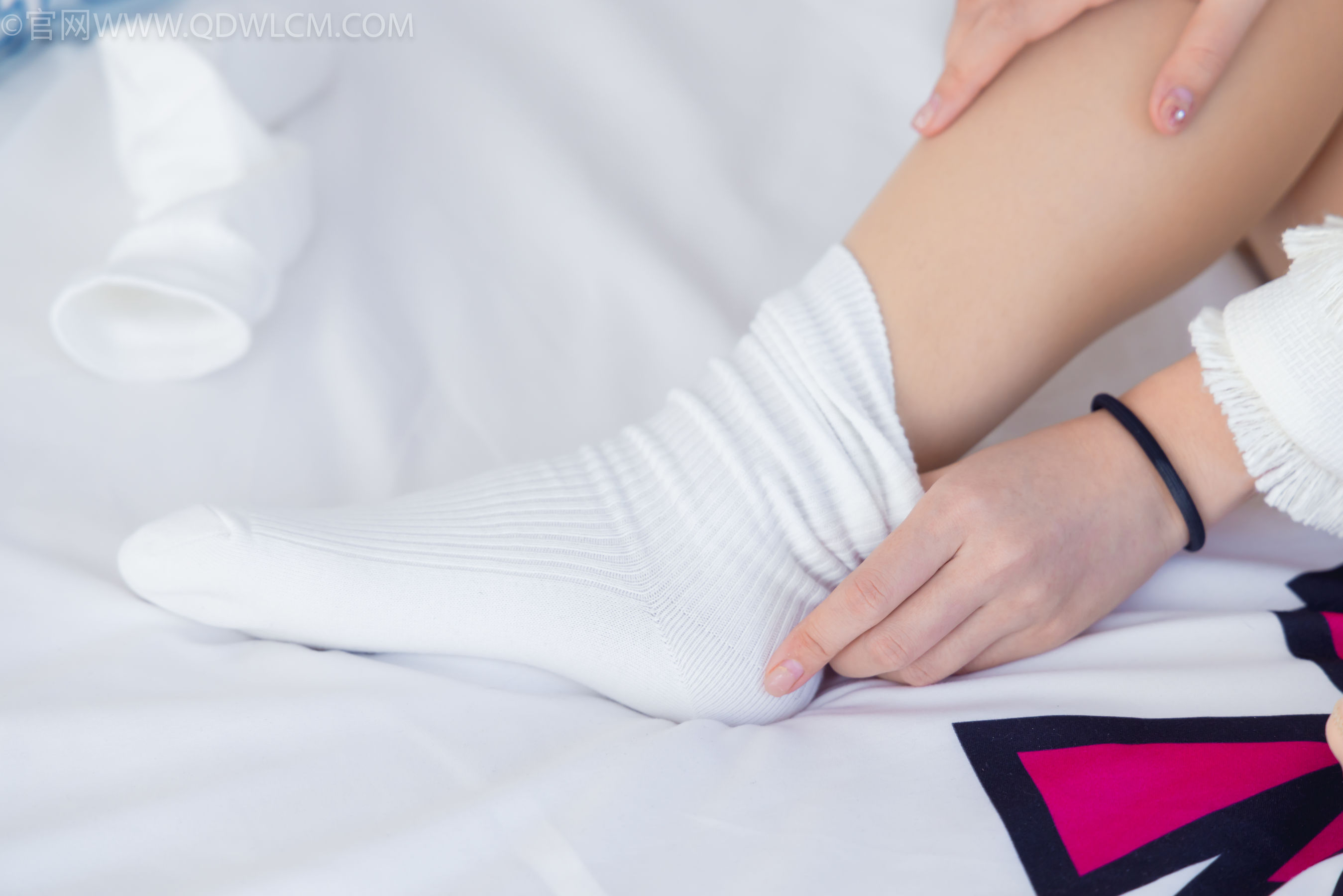 物恋传媒 No.2335 美兔 - 布鞋、长靴、白棉袜、薄肉丝/(227P)