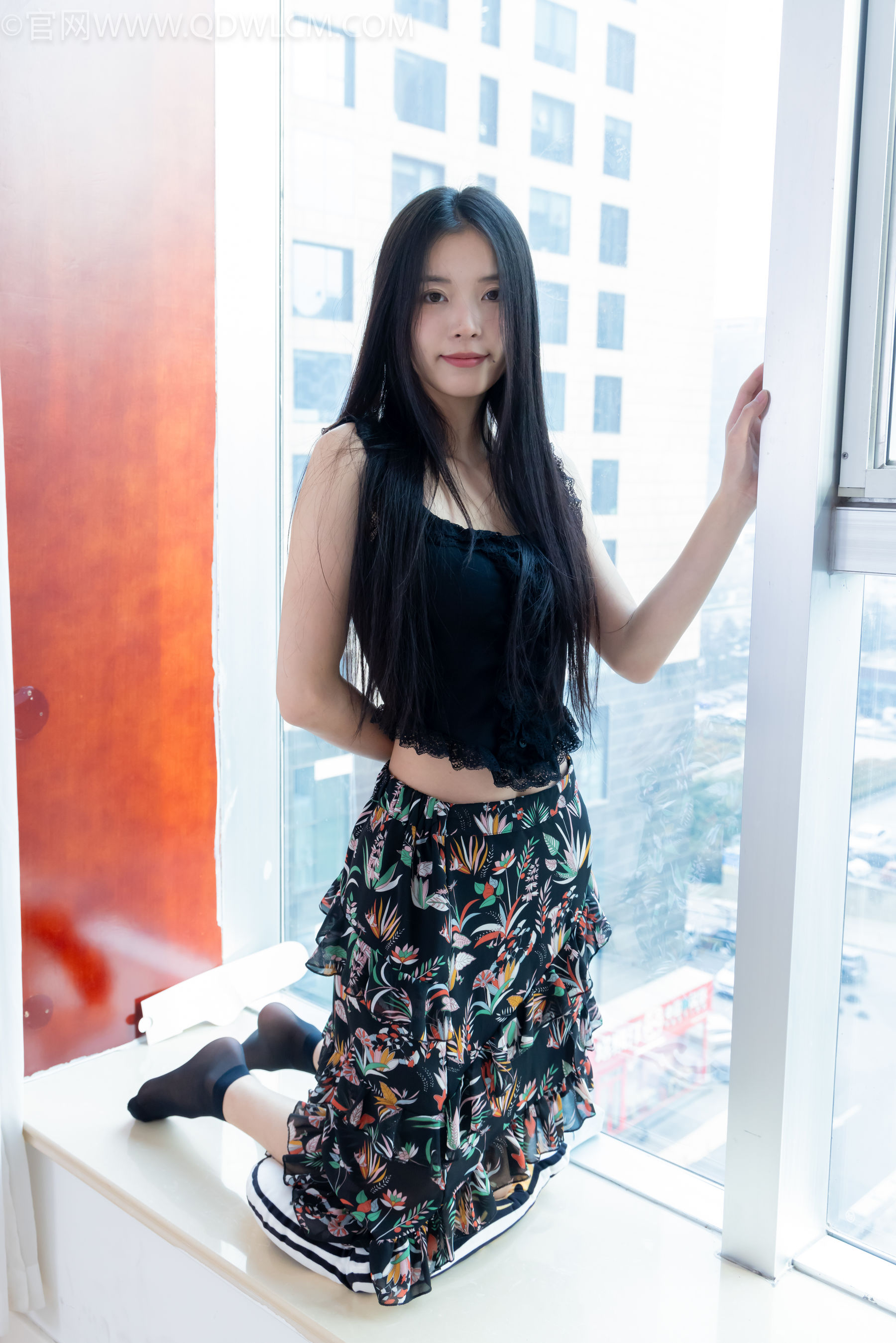 物恋传媒 No.2332 茯苓 - 短靴、短黑丝、裸足/(184P)