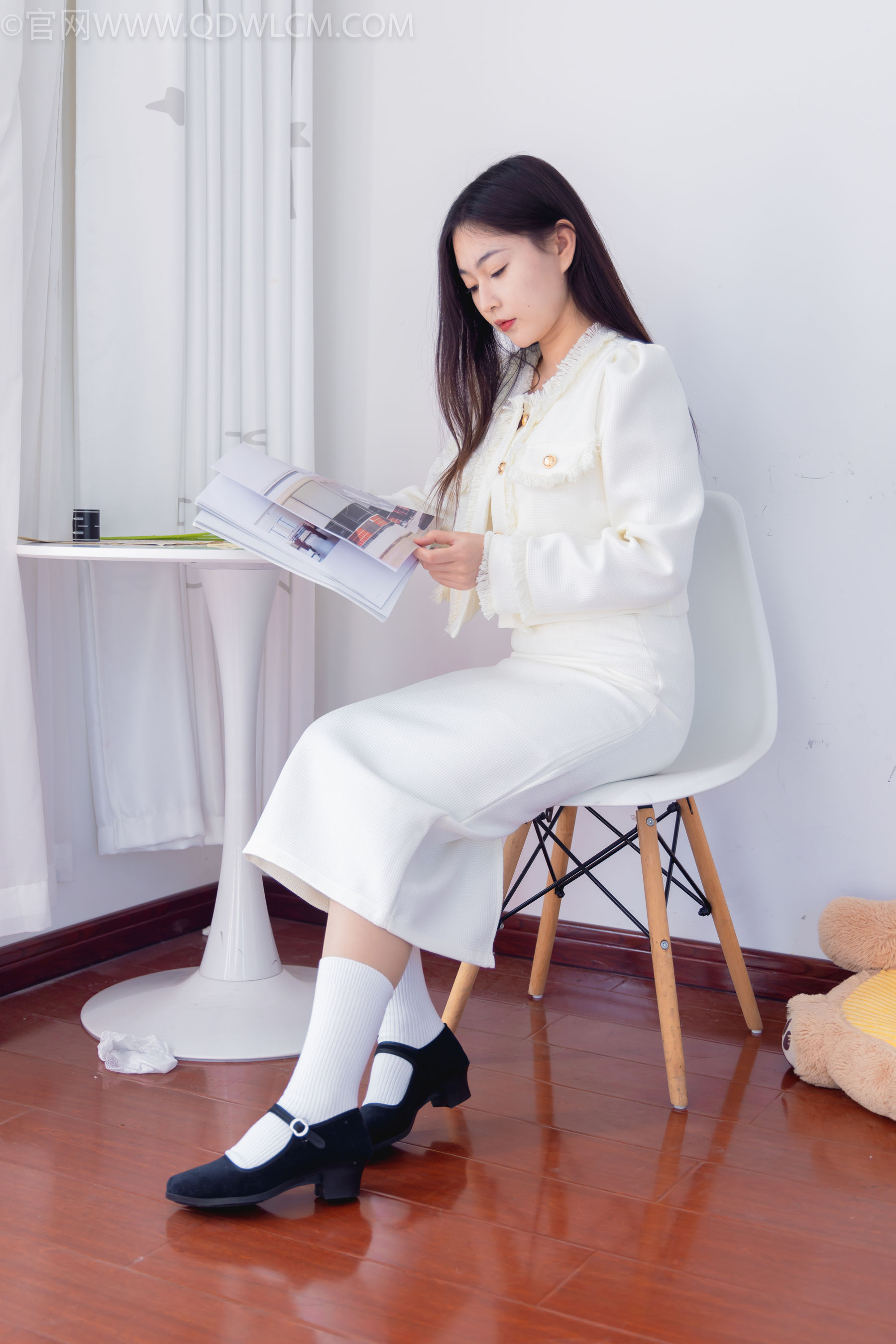 物恋传媒 No.2335 美兔 - 布鞋、长靴、白棉袜、薄肉丝/(227P)