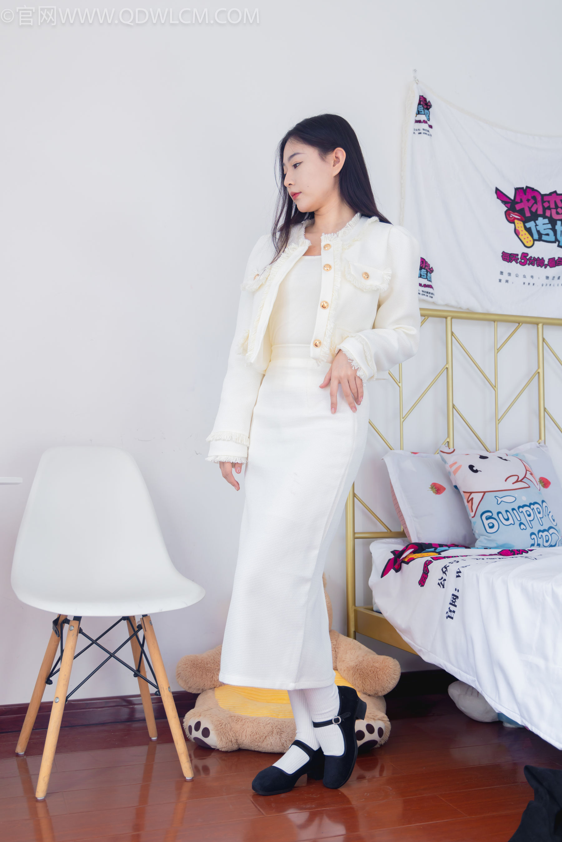 物恋传媒 No.2335 美兔 - 布鞋、长靴、白棉袜、薄肉丝/(227P)