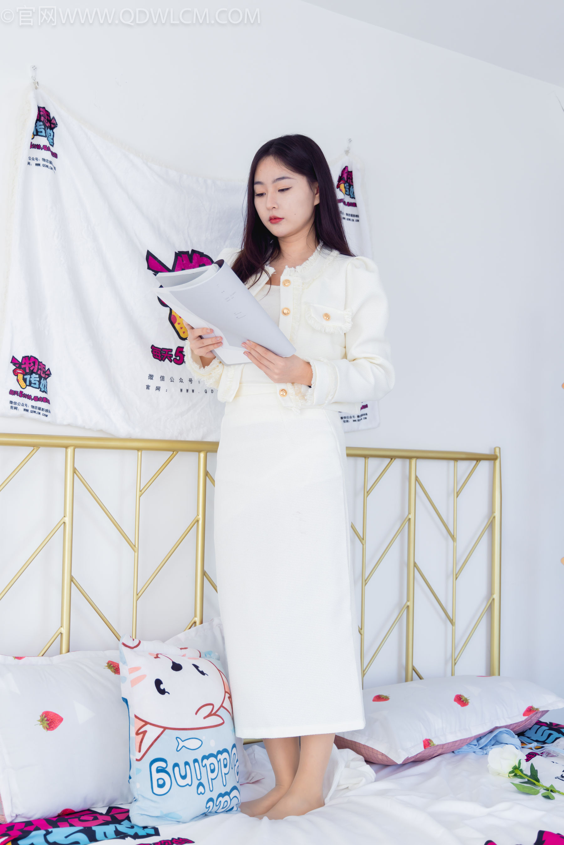 物恋传媒 No.2335 美兔 - 布鞋、长靴、白棉袜、薄肉丝/(227P)