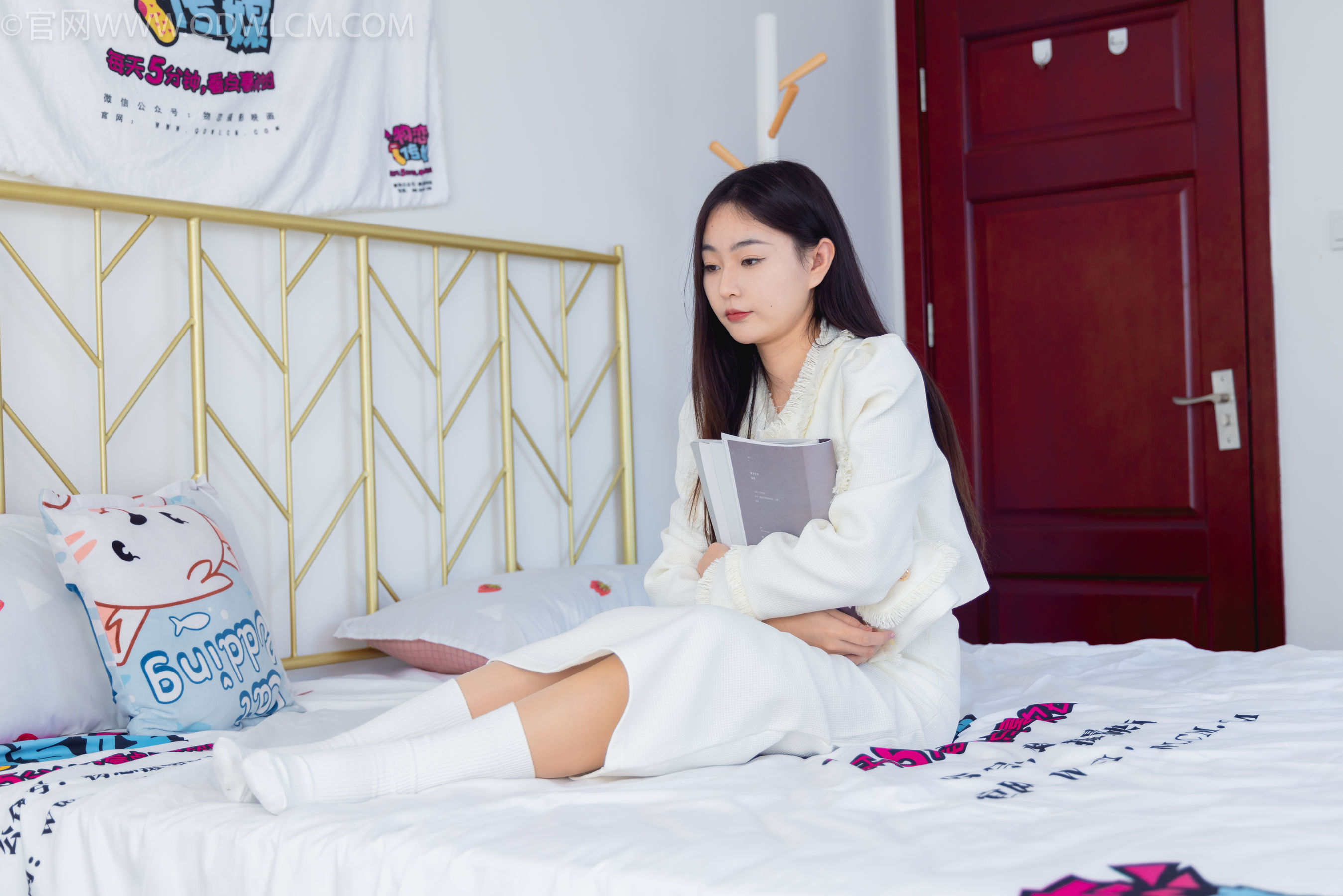 物恋传媒 No.2335 美兔 - 布鞋、长靴、白棉袜、薄肉丝/(227P)