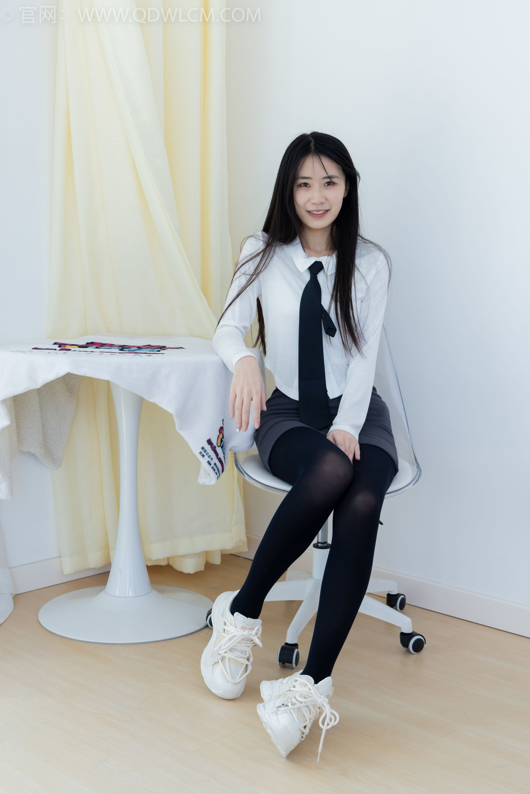 物恋传媒 No.2346 菜菜 - 运动鞋、厚黑丝、裸足/(167P)