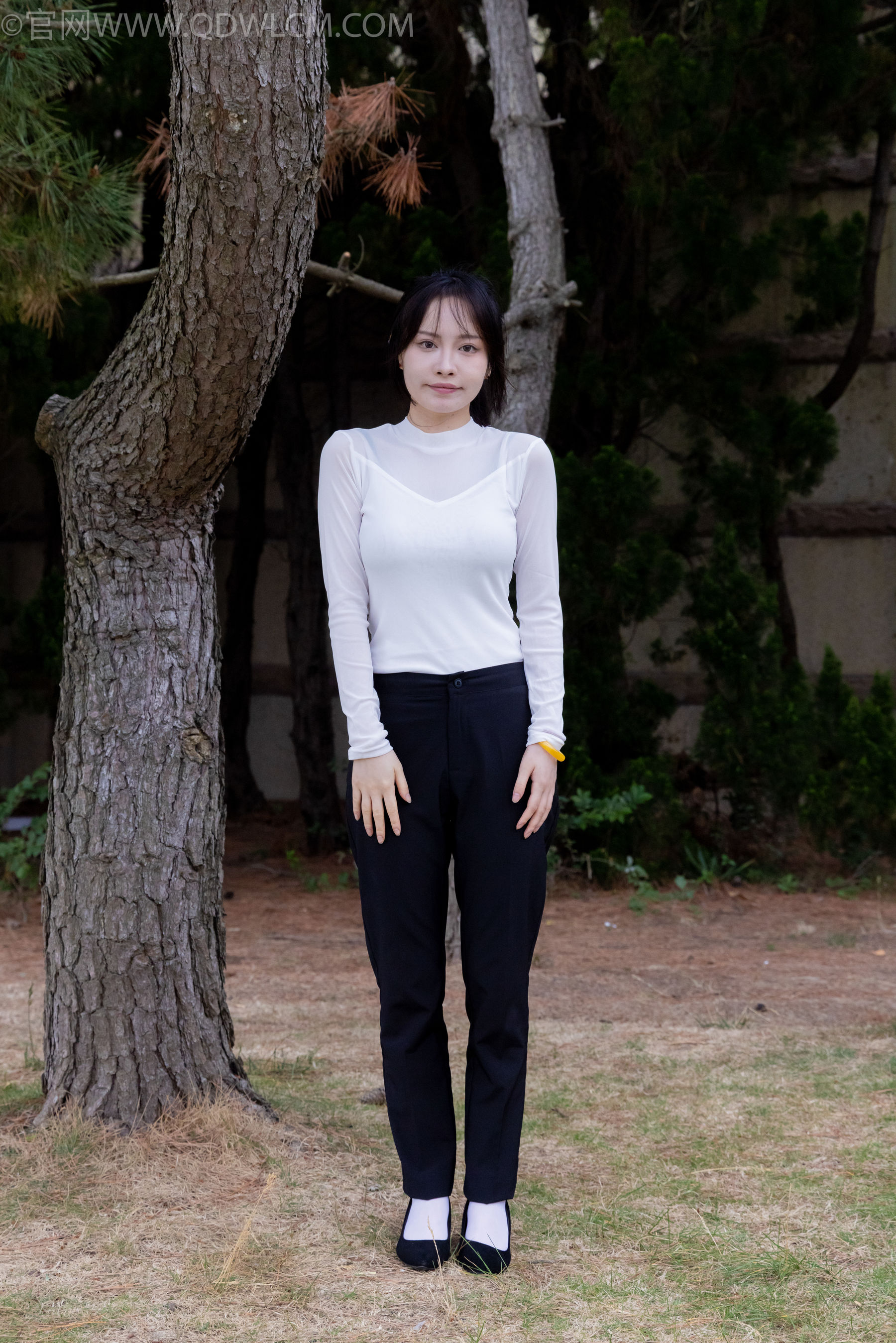 物恋传媒 No.2337 小酒 - 高跟鞋、短黑丝、短白丝/(315P)