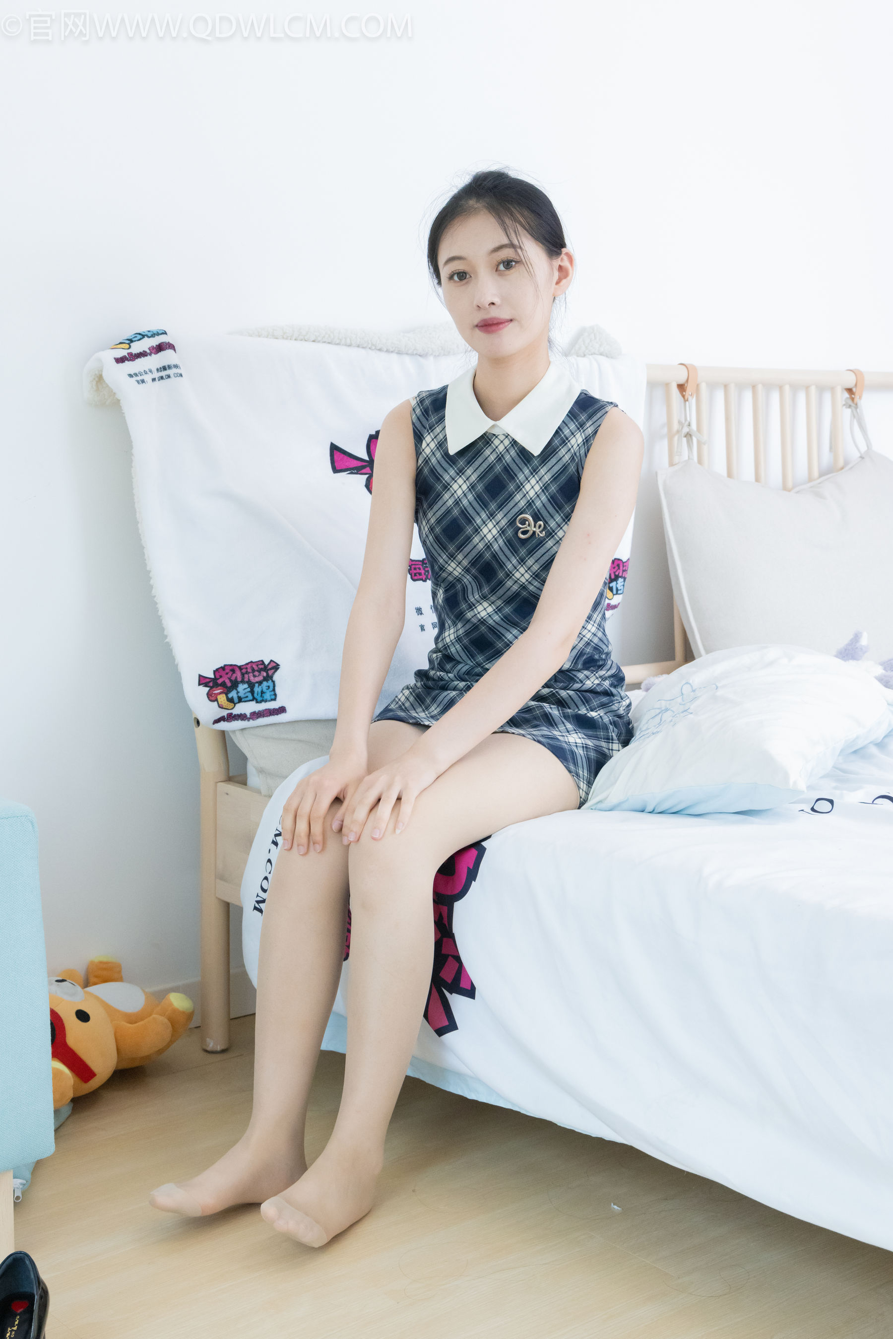 物恋传媒 No.2327 小优 - 高跟鞋、薄肉丝/(152P)