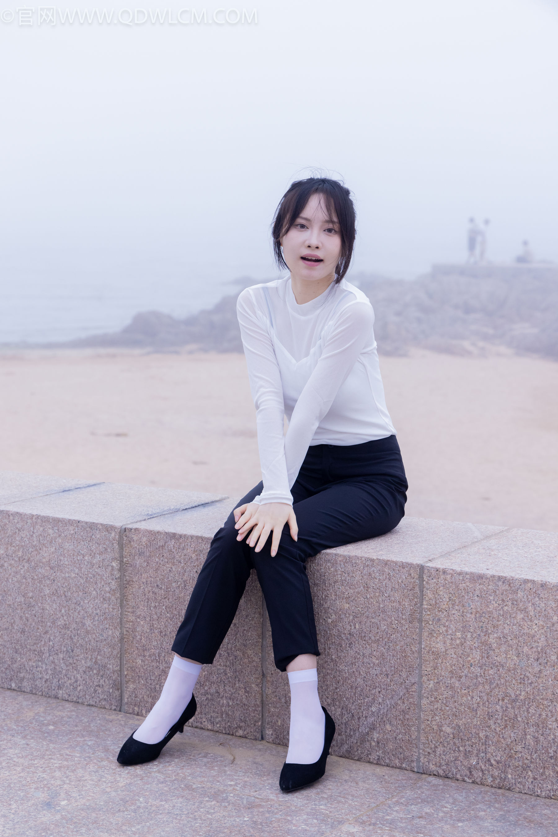 物恋传媒 No.2337 小酒 - 高跟鞋、短黑丝、短白丝/(315P)