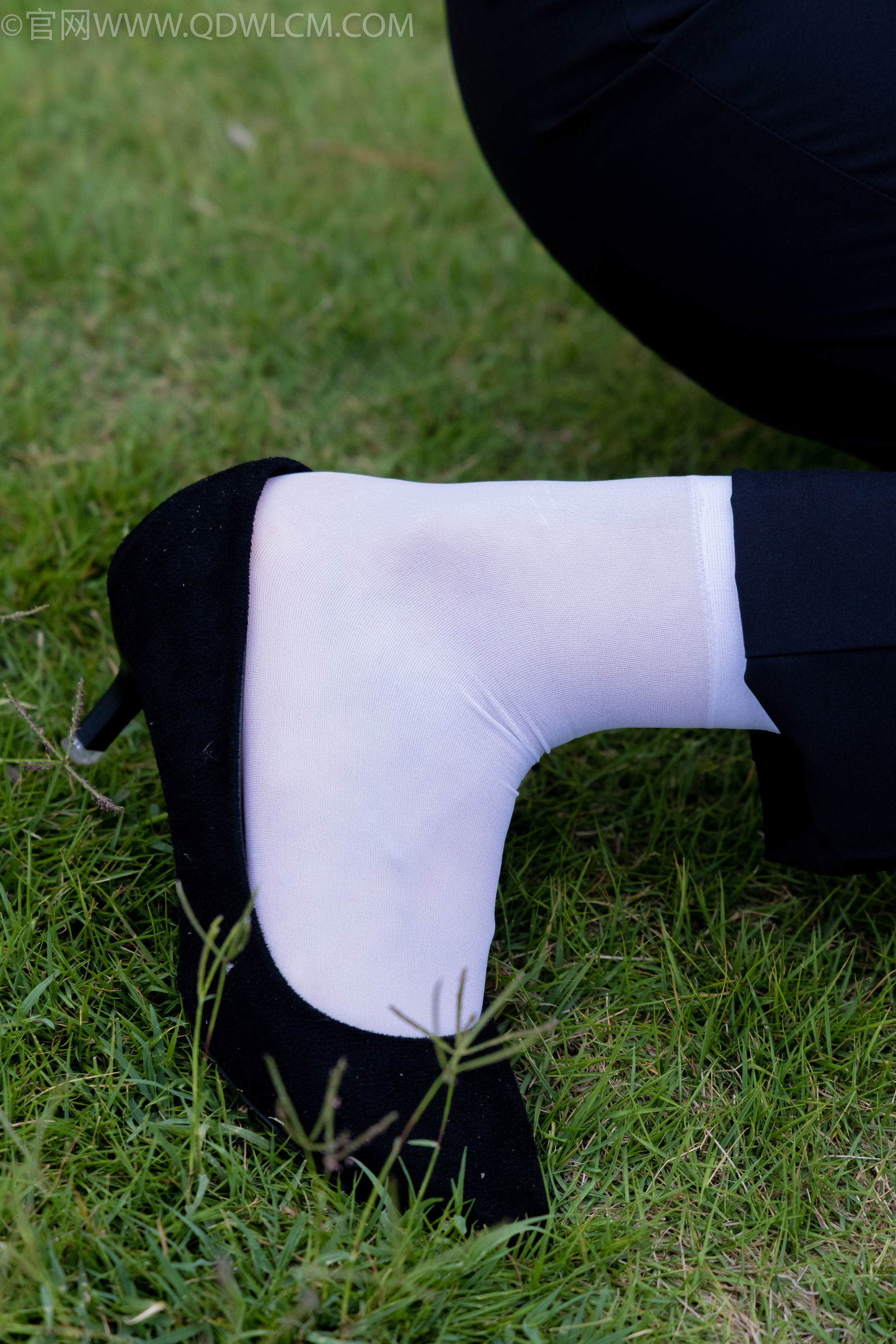 物恋传媒 No.2337 小酒 - 高跟鞋、短黑丝、短白丝/(315P)