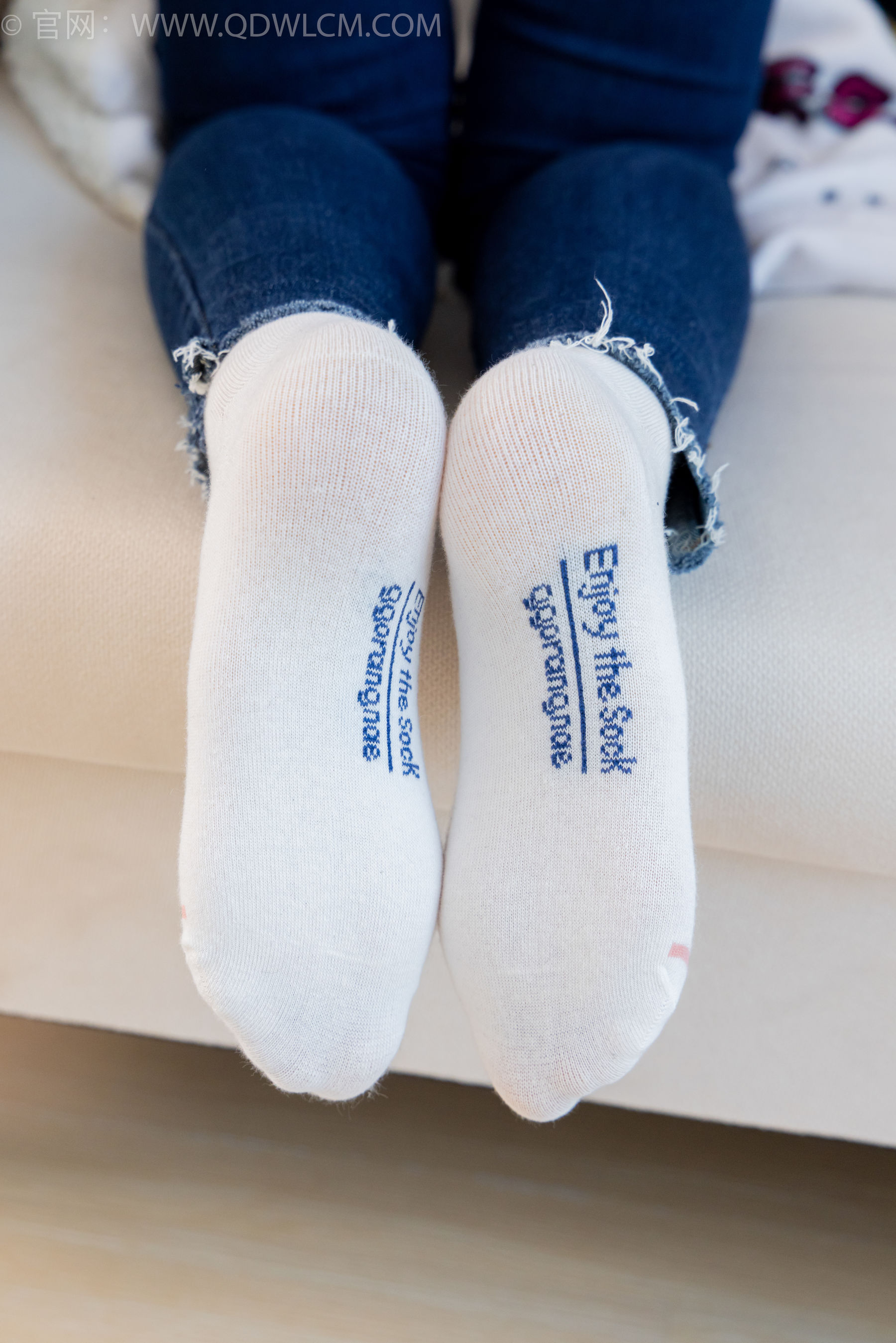 物恋传媒 No.2354 小悦 - 帆布鞋、白棉袜、裸足/(150P)