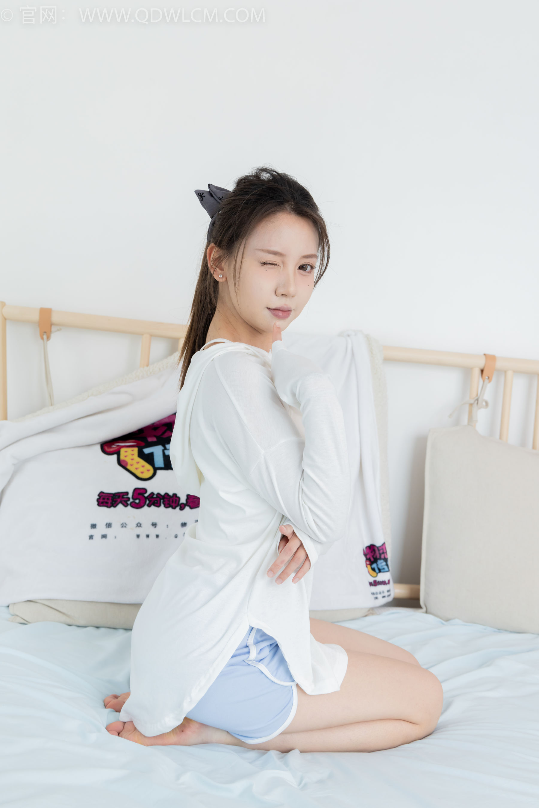 物恋传媒 No.2348 小曦 - 板鞋、白棉袜、裸足/(155P)