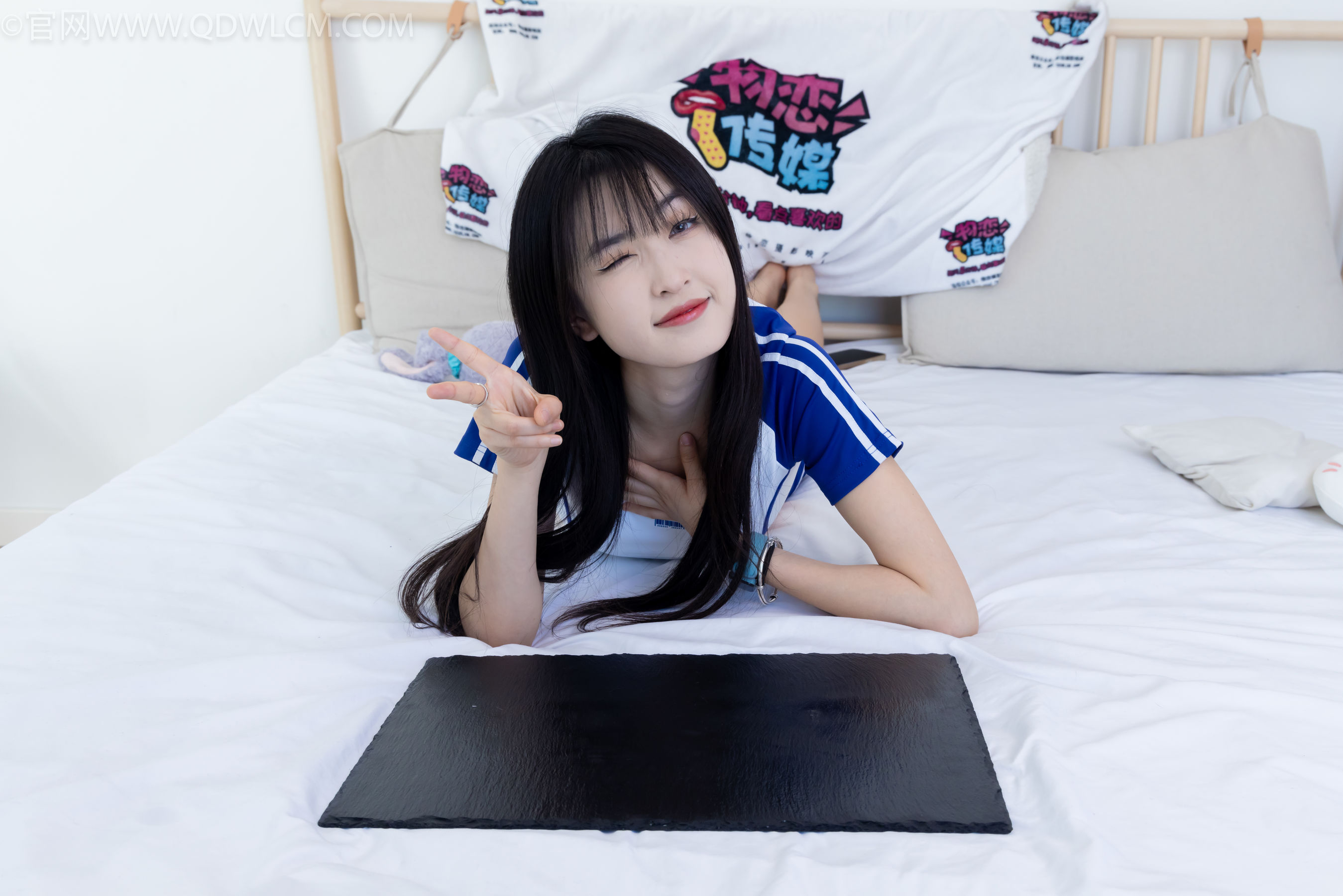 物恋传媒 No.2334 嘉木 - 运动鞋、厚白丝、裸足、裸足/(242P)