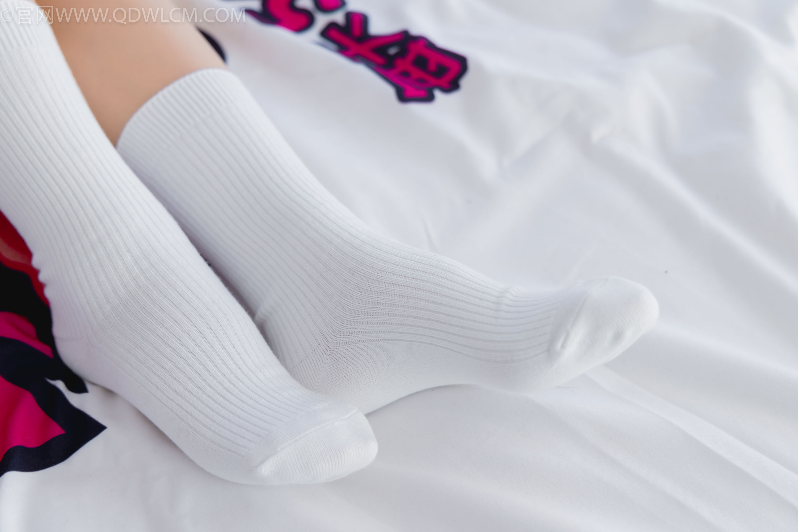 物恋传媒 No.2335 美兔 - 布鞋、长靴、白棉袜、薄肉丝/(227P)