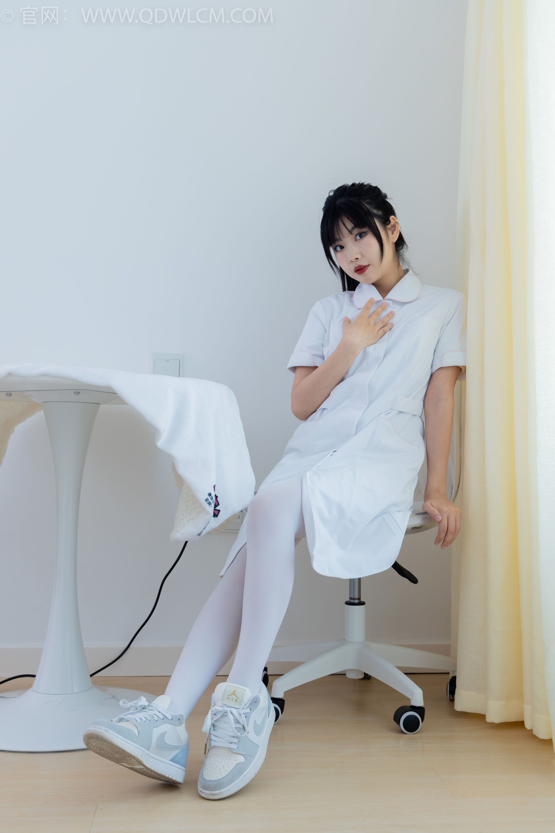 物恋传媒 No.2347 米米 - 板鞋、自然穿脏厚白丝、护士服/(170P)