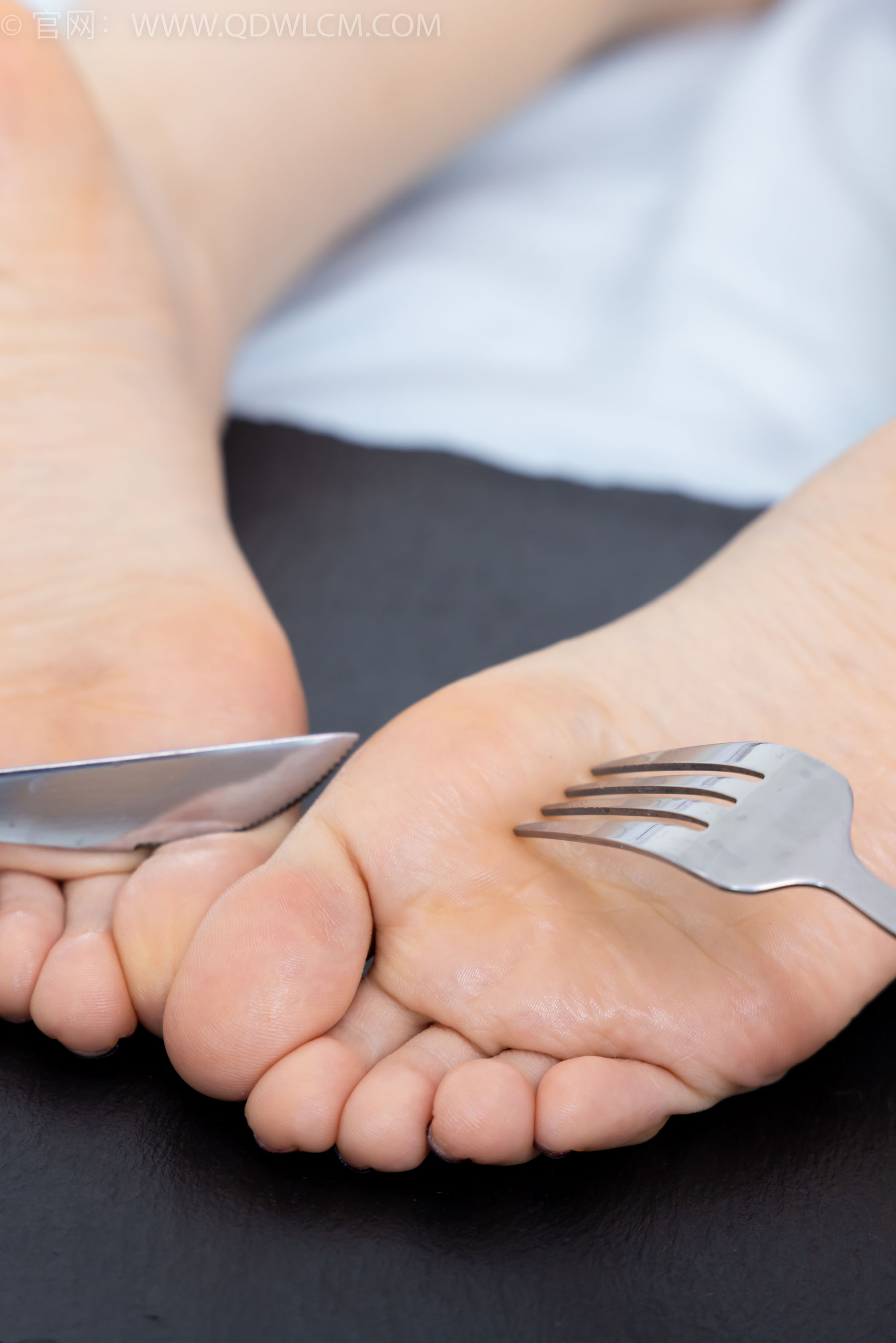 物恋传媒 No.2341 嘟嘟 - 板鞋、白棉袜、裸足、裸足涂精油/(190P)