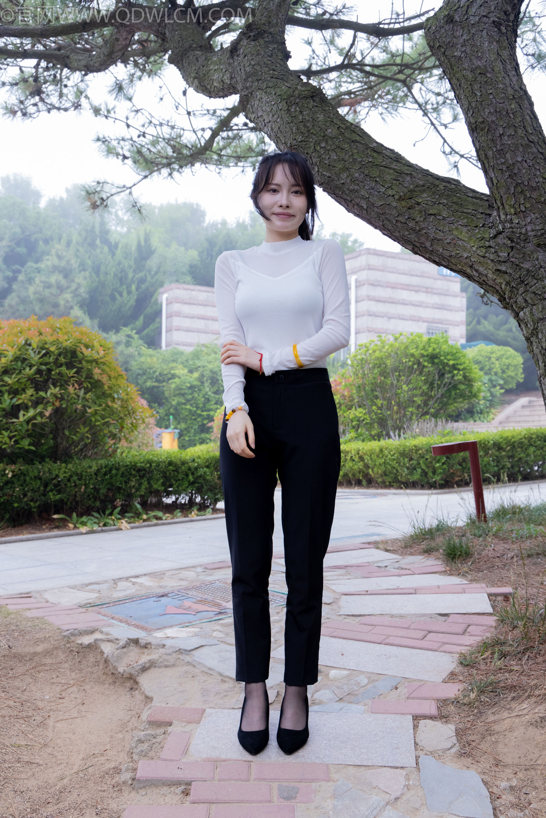 物恋传媒 No.2337 小酒 - 高跟鞋、短黑丝、短白丝/(315P)