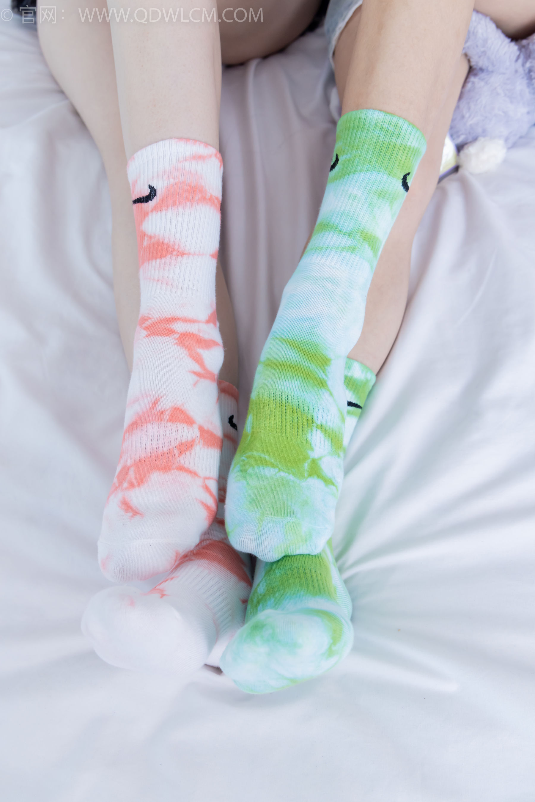 物恋传媒 No.2345 茯苓&恬恬 - 两双板鞋、红棉袜、绿棉袜、裸足/(165P)