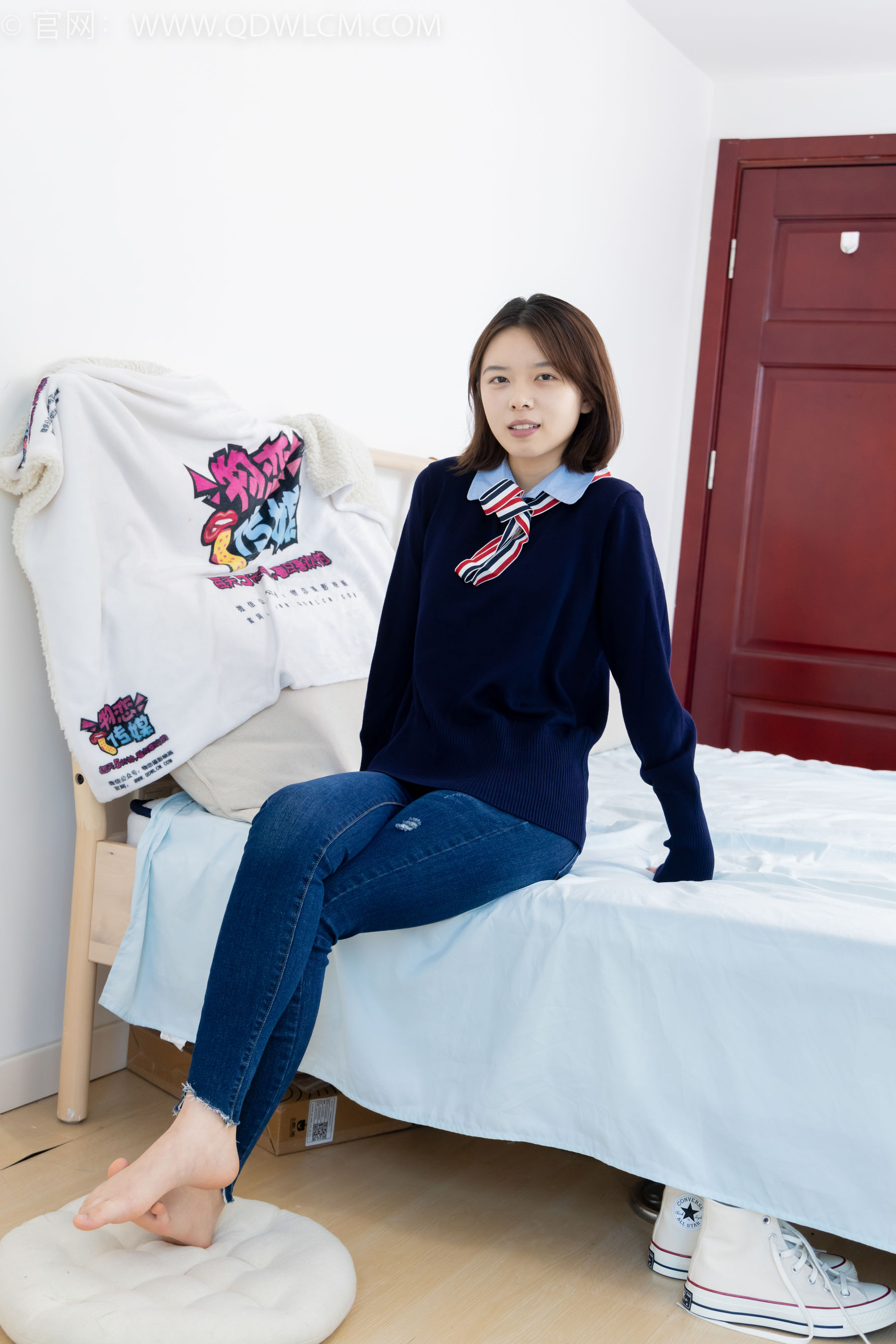 物恋传媒 No.2354 小悦 - 帆布鞋、白棉袜、裸足/(150P)