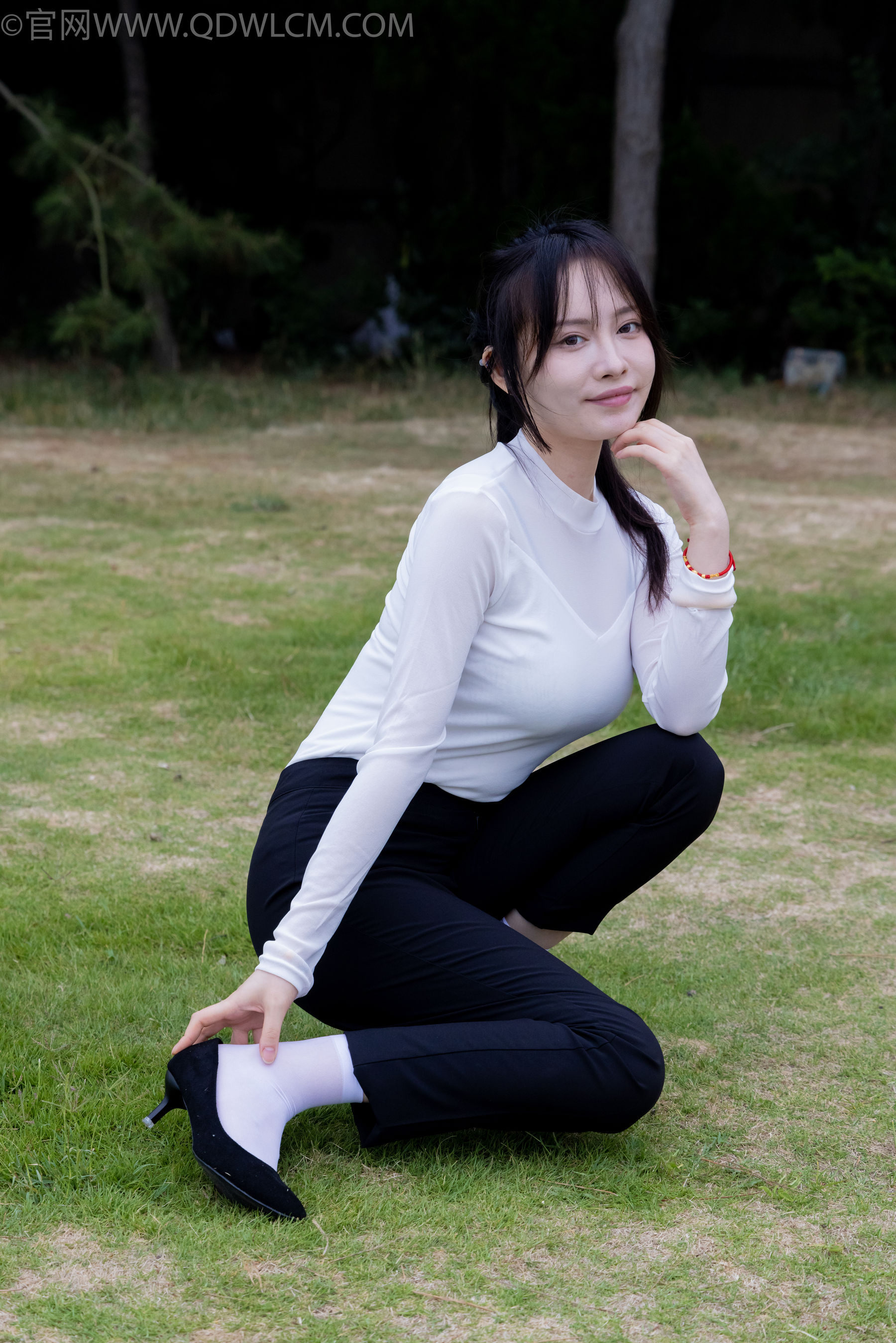 物恋传媒 No.2337 小酒 - 高跟鞋、短黑丝、短白丝/(315P)