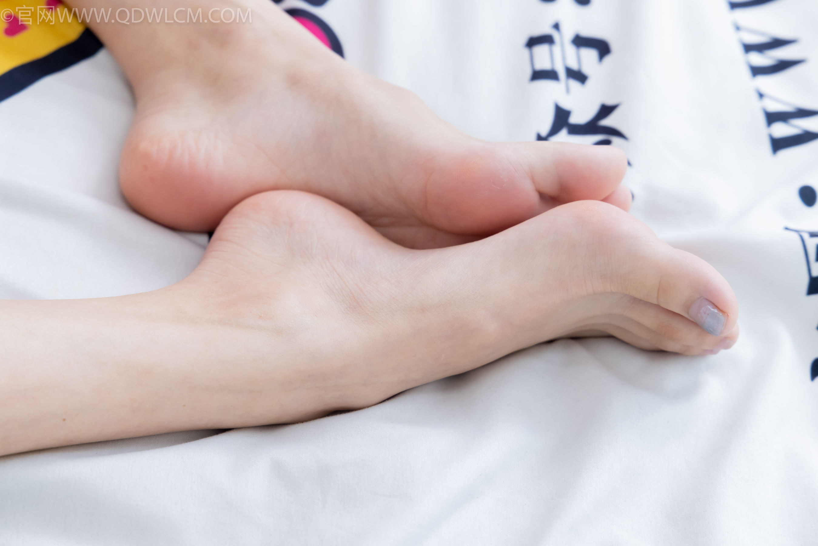 物恋传媒 No.2332 茯苓 - 短靴、短黑丝、裸足/(184P)