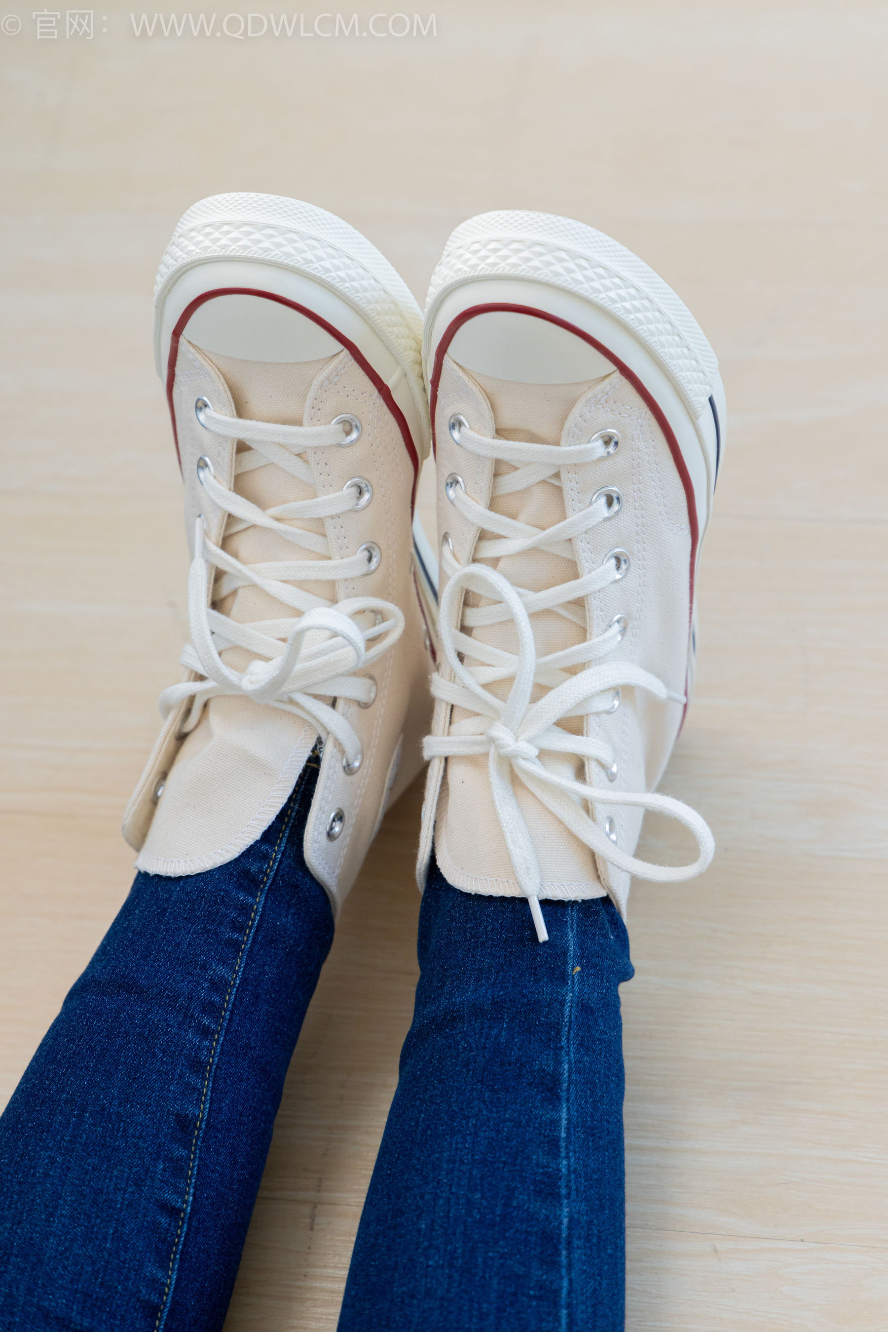 物恋传媒 No.2354 小悦 - 帆布鞋、白棉袜、裸足/(150P)