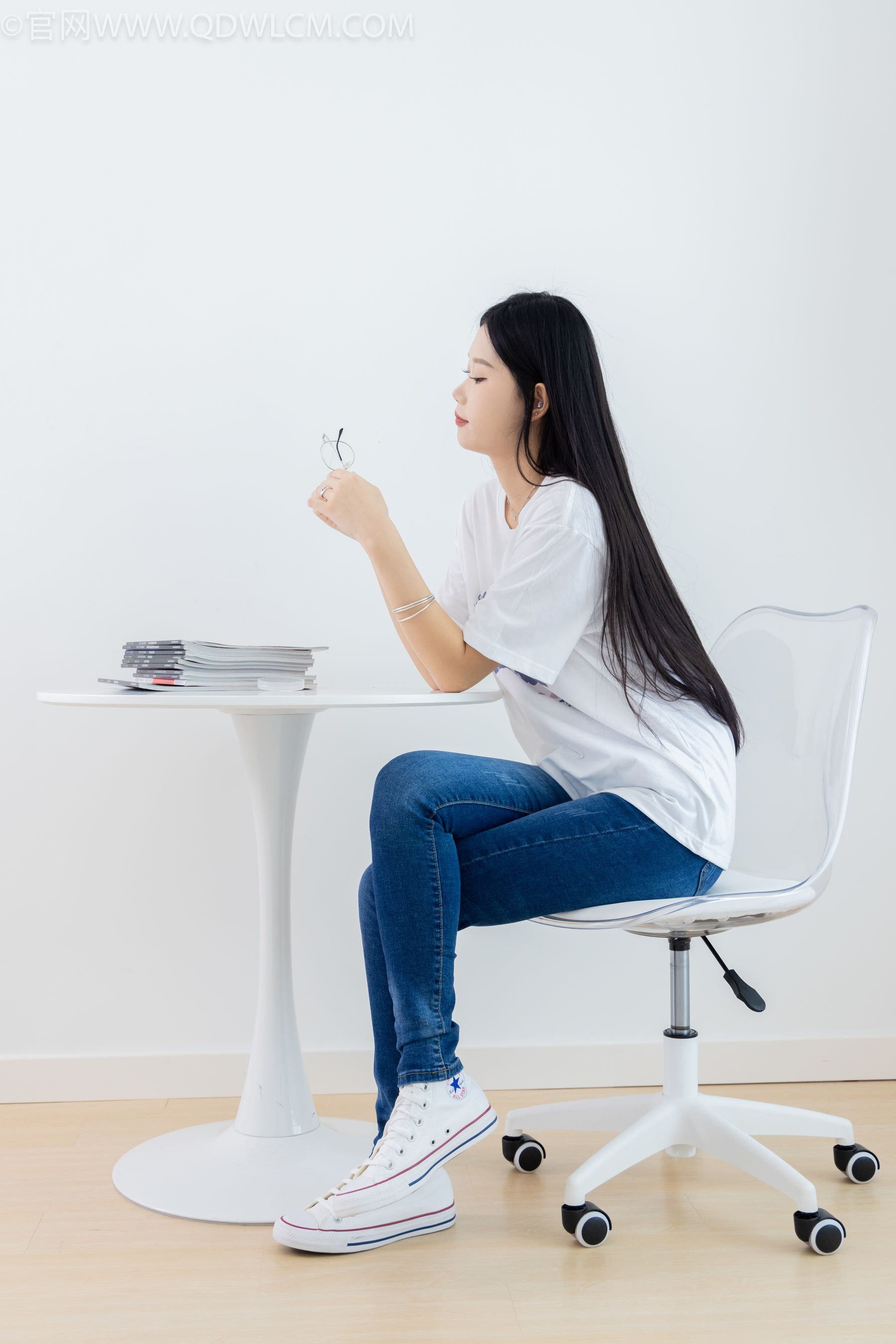 物恋传媒 No.2329 小竹 - 帆布鞋、白船袜、肚子疼揉肚子剧情/(158P)