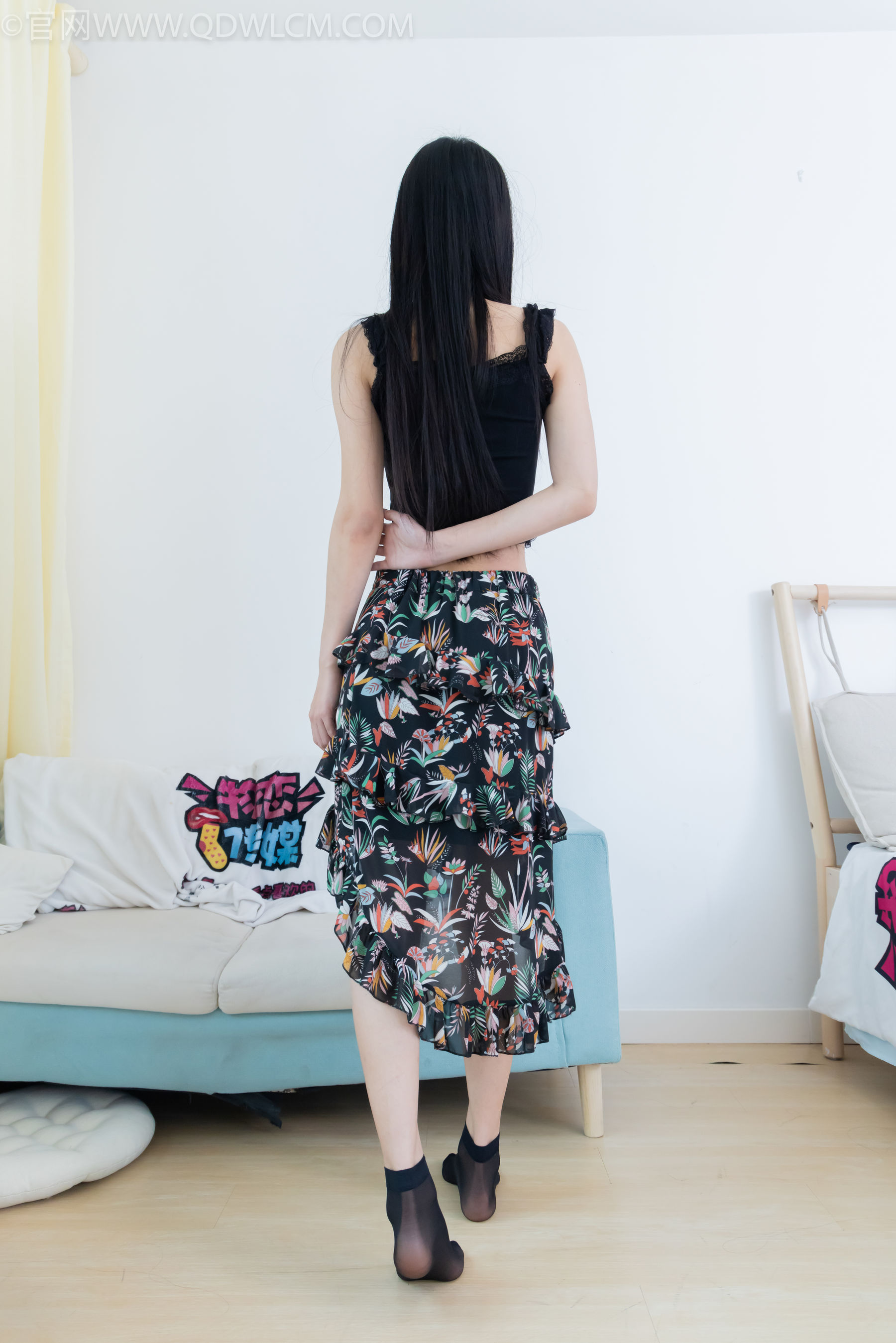 物恋传媒 No.2332 茯苓 - 短靴、短黑丝、裸足/(184P)