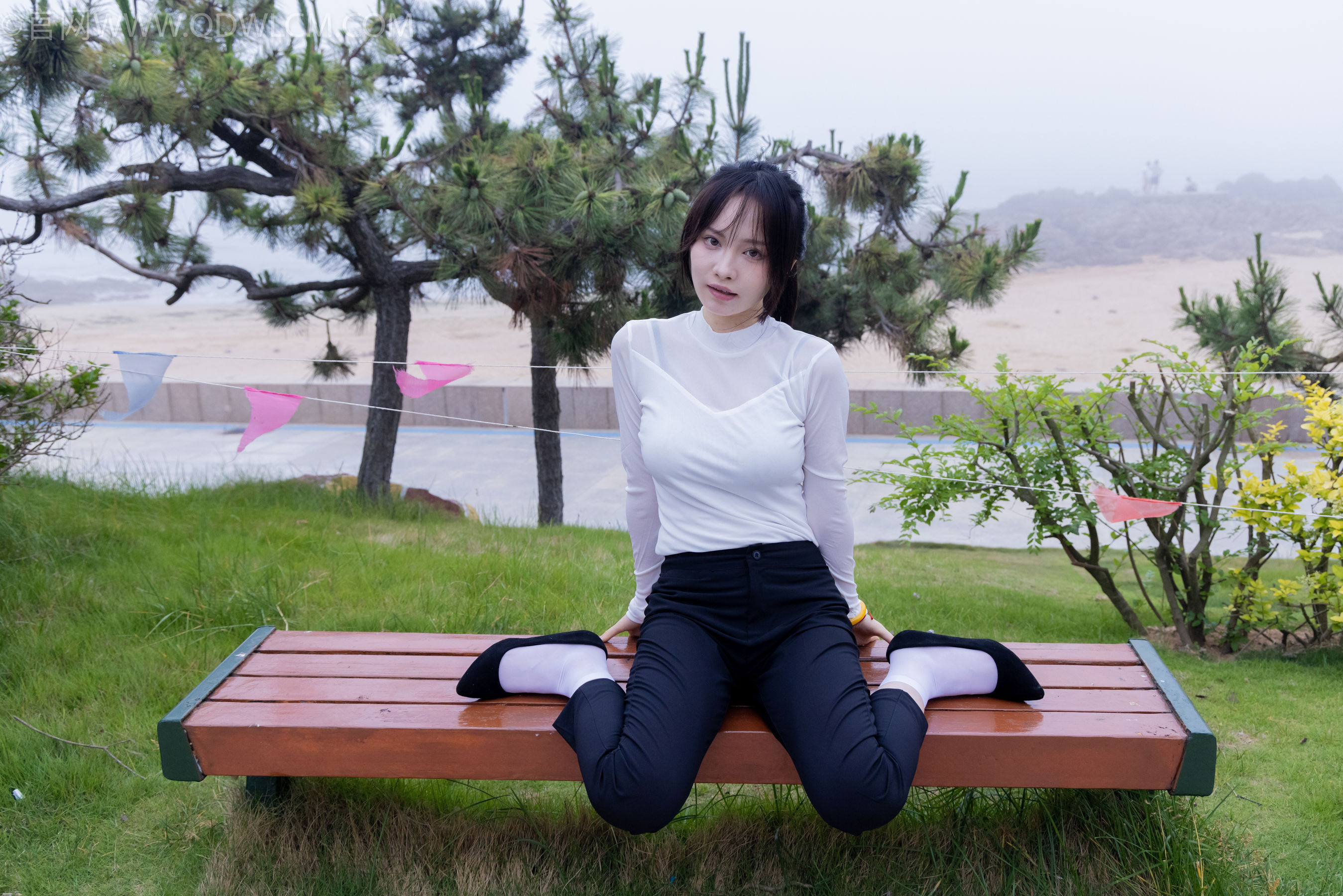 物恋传媒 No.2337 小酒 - 高跟鞋、短黑丝、短白丝/(315P)