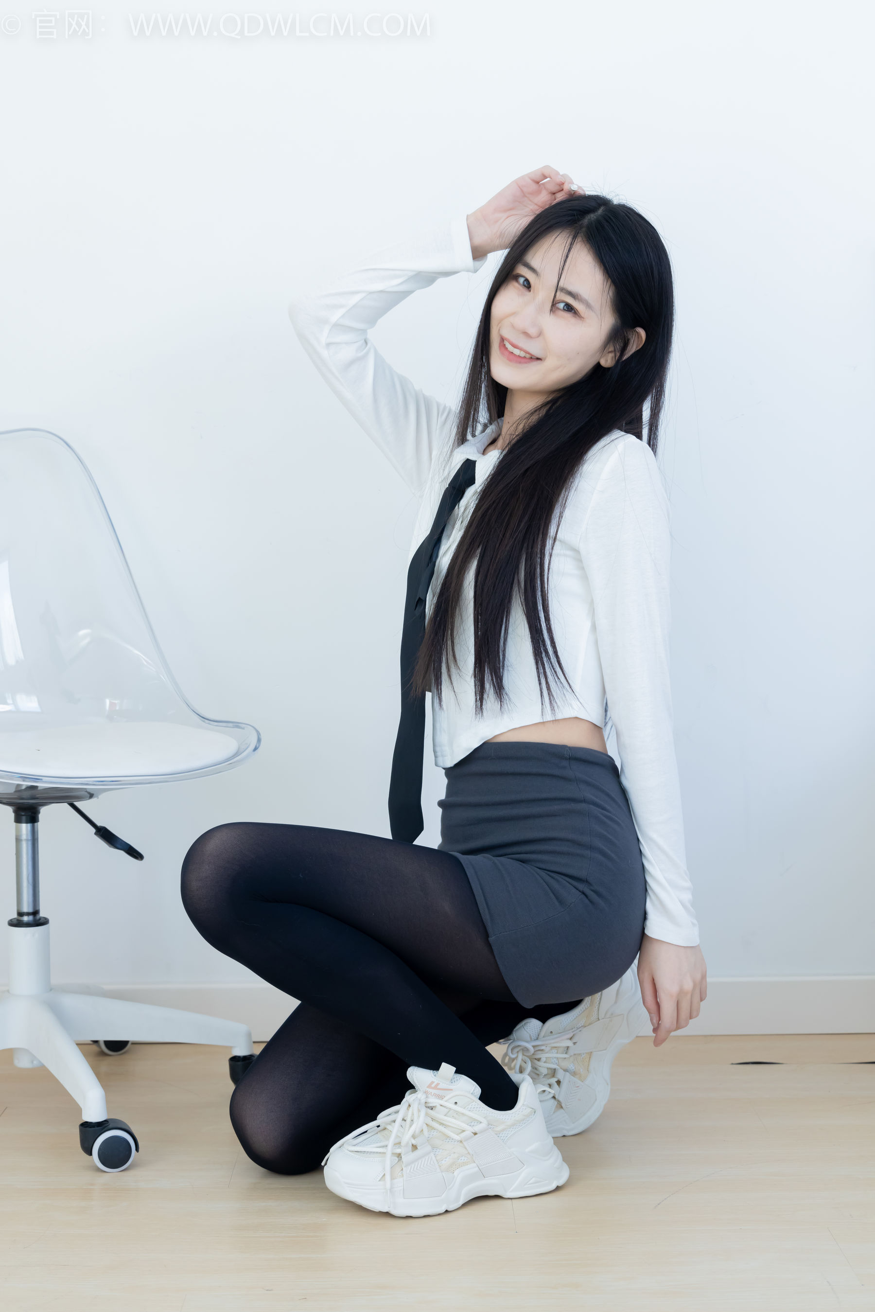 物恋传媒 No.2346 菜菜 - 运动鞋、厚黑丝、裸足/(167P)