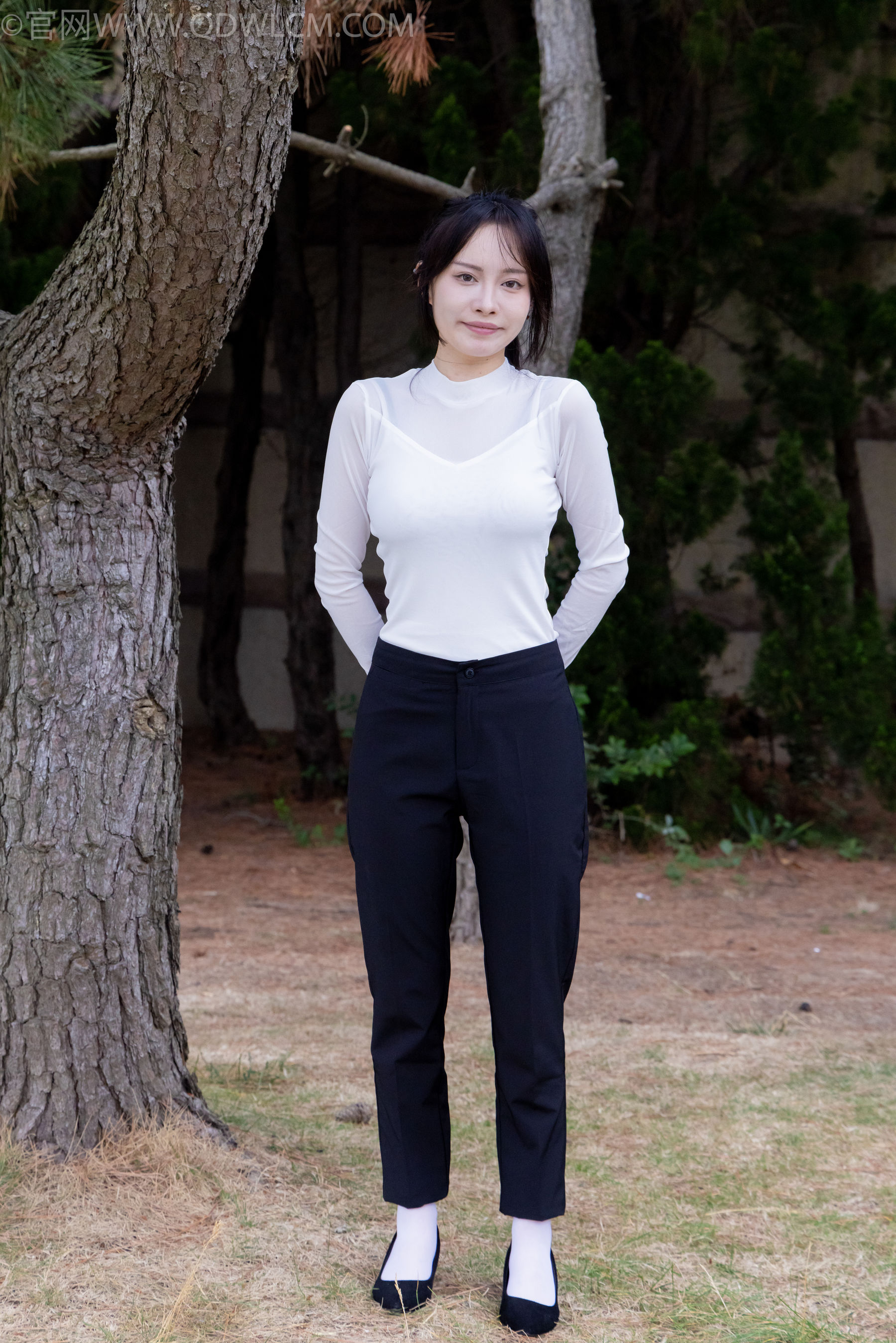 物恋传媒 No.2337 小酒 - 高跟鞋、短黑丝、短白丝/(315P)