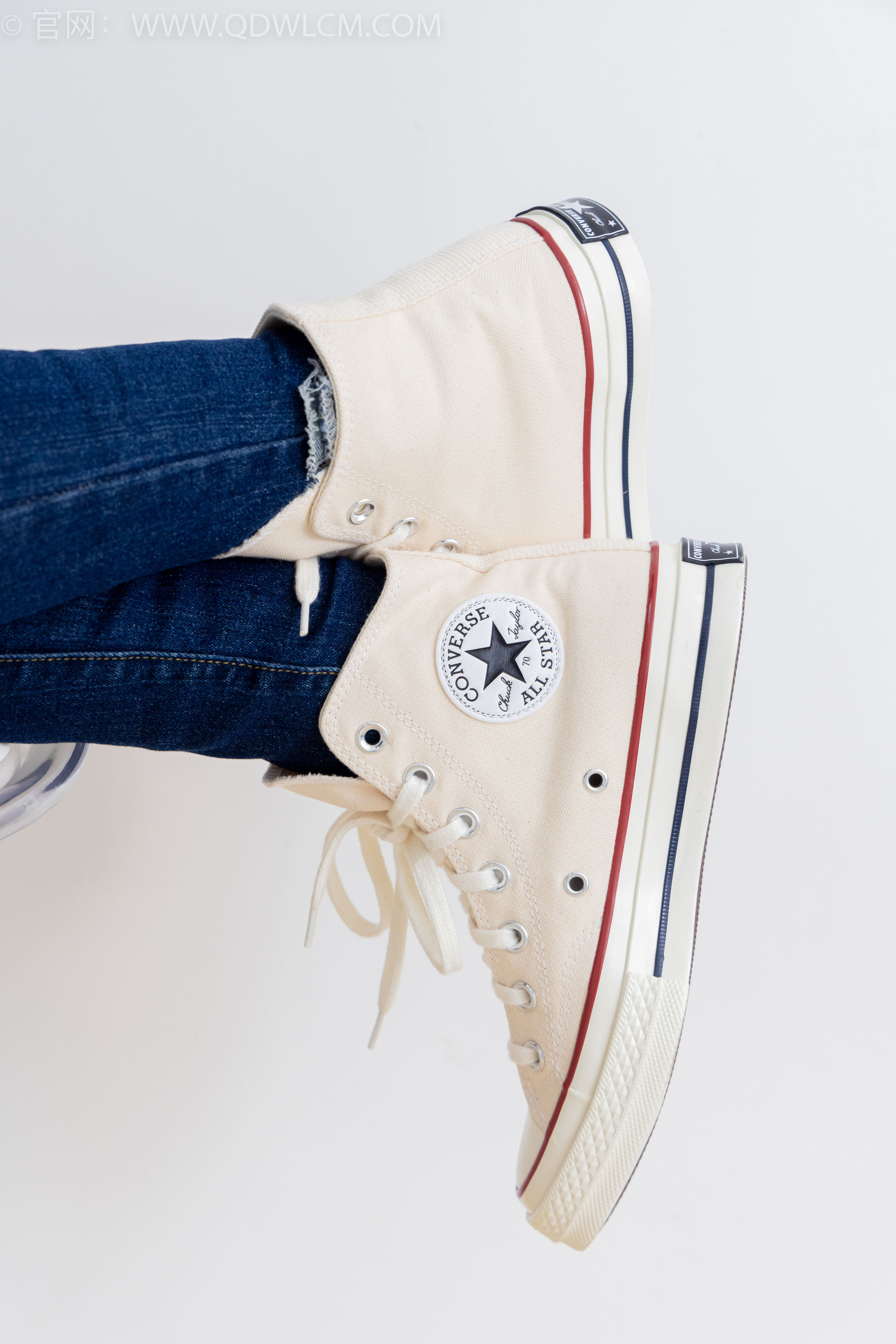 物恋传媒 No.2354 小悦 - 帆布鞋、白棉袜、裸足/(150P)