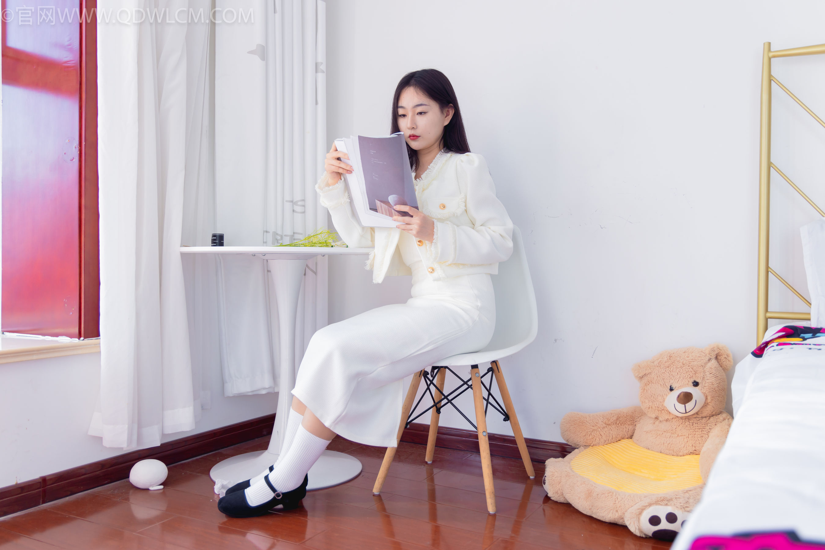 物恋传媒 No.2335 美兔 - 布鞋、长靴、白棉袜、薄肉丝/(227P)