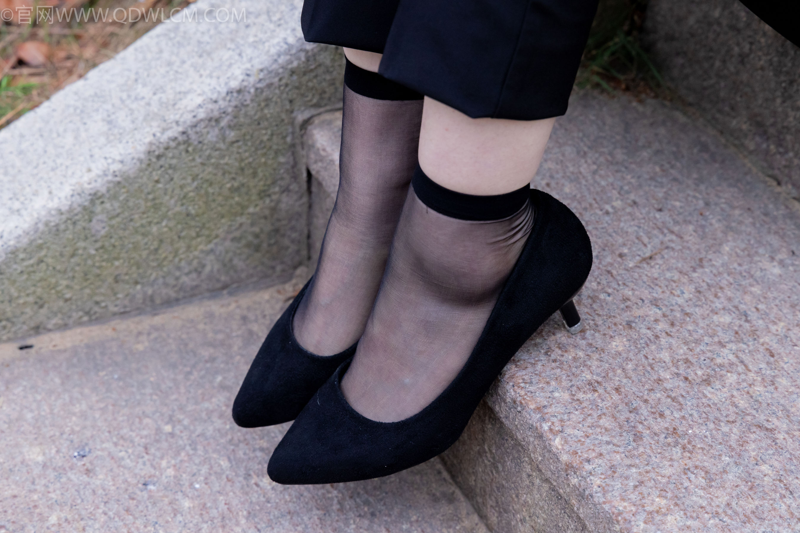 物恋传媒 No.2337 小酒 - 高跟鞋、短黑丝、短白丝/(315P)