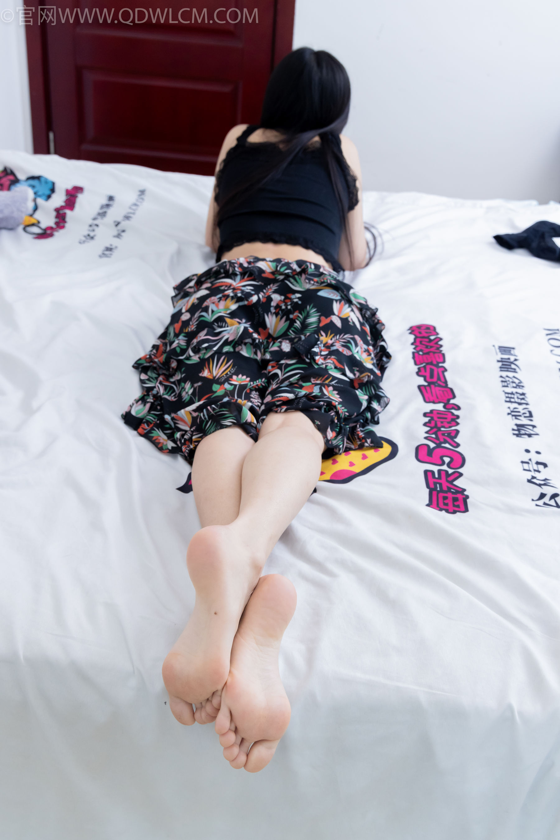 物恋传媒 No.2332 茯苓 - 短靴、短黑丝、裸足/(184P)