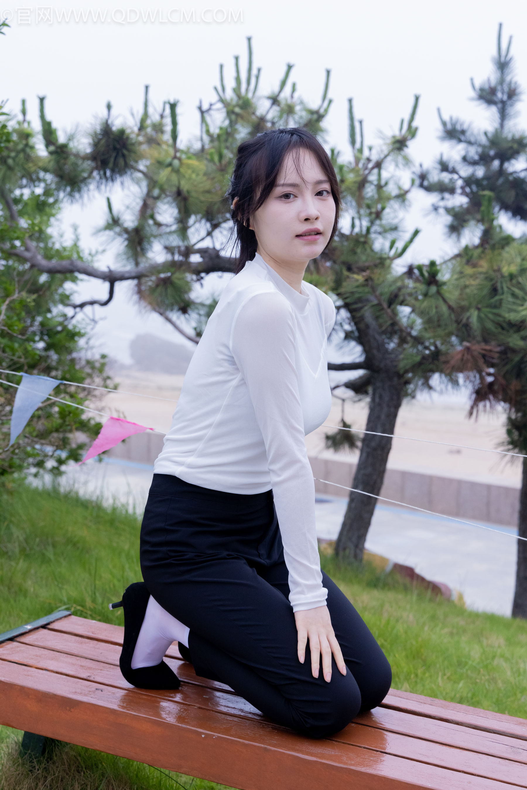 物恋传媒 No.2337 小酒 - 高跟鞋、短黑丝、短白丝/(315P)