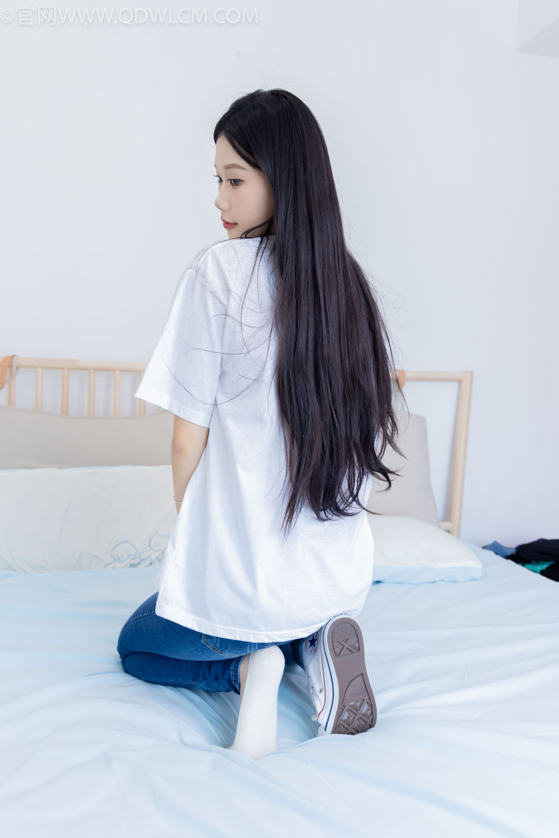 物恋传媒 No.2329 小竹 - 帆布鞋、白船袜、肚子疼揉肚子剧情/(158P)