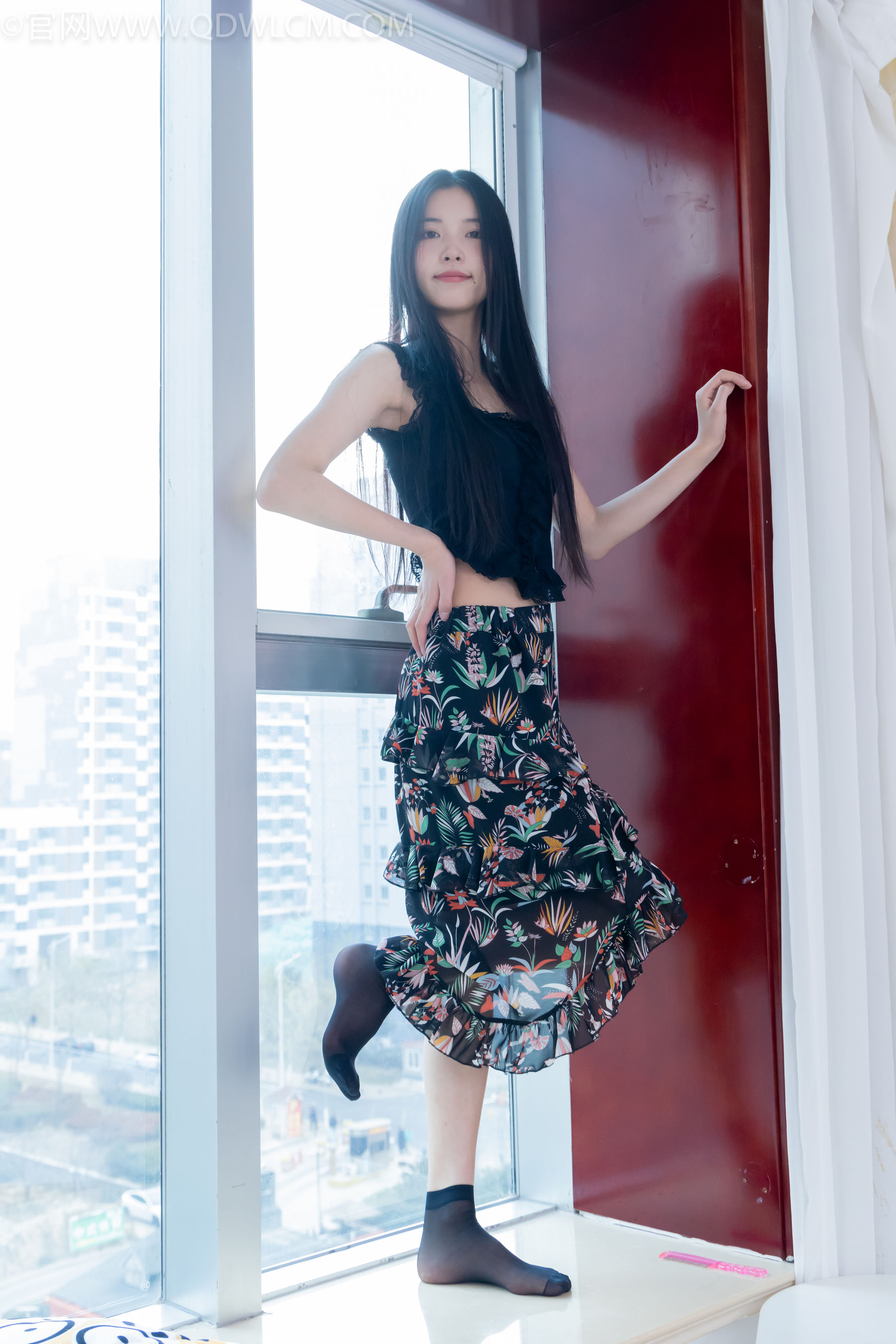 物恋传媒 No.2332 茯苓 - 短靴、短黑丝、裸足/(184P)