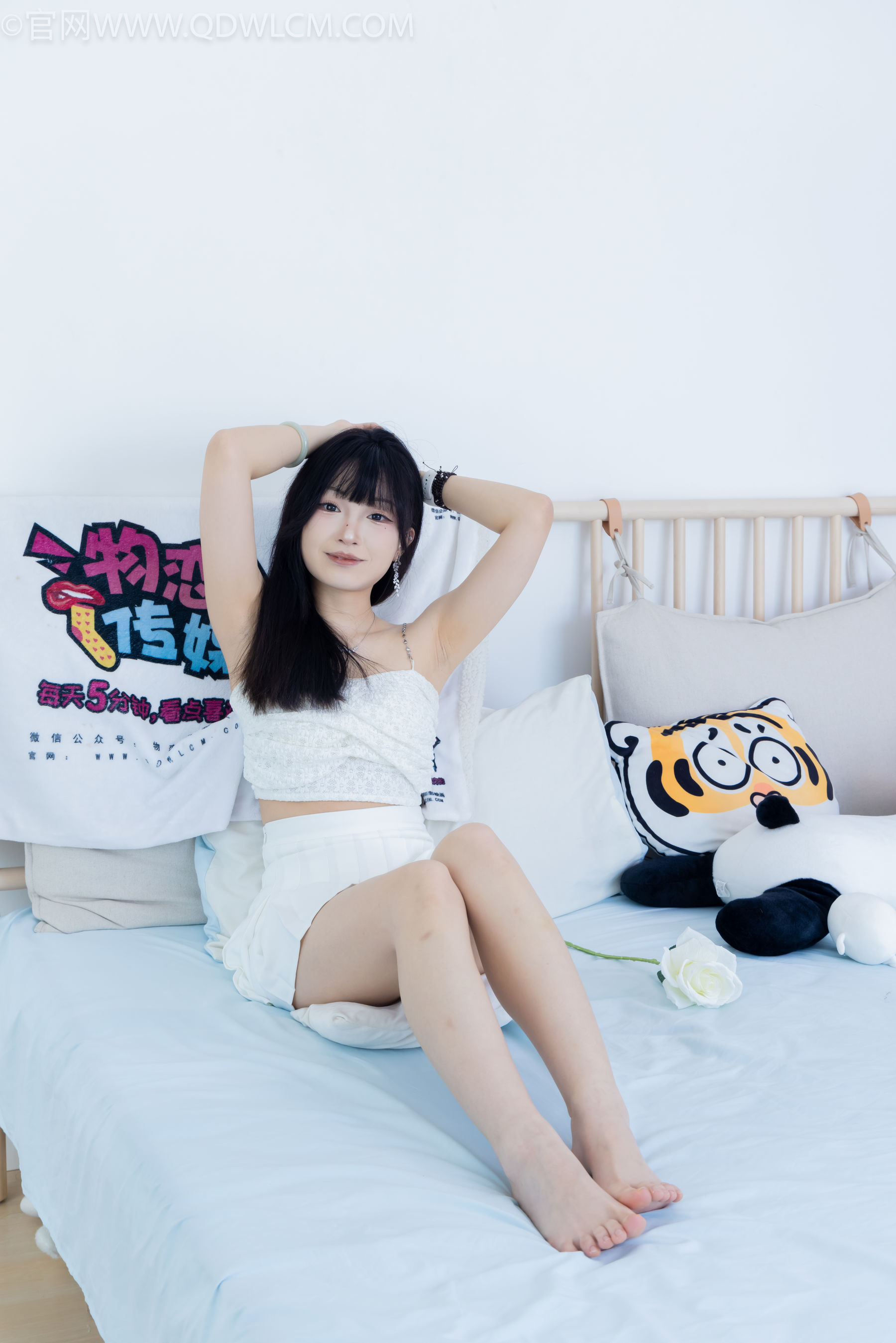 物恋传媒 No.2325 嘟嘟 - 透明高跟鞋、高跟凉鞋、白船袜、裸足/(156P)