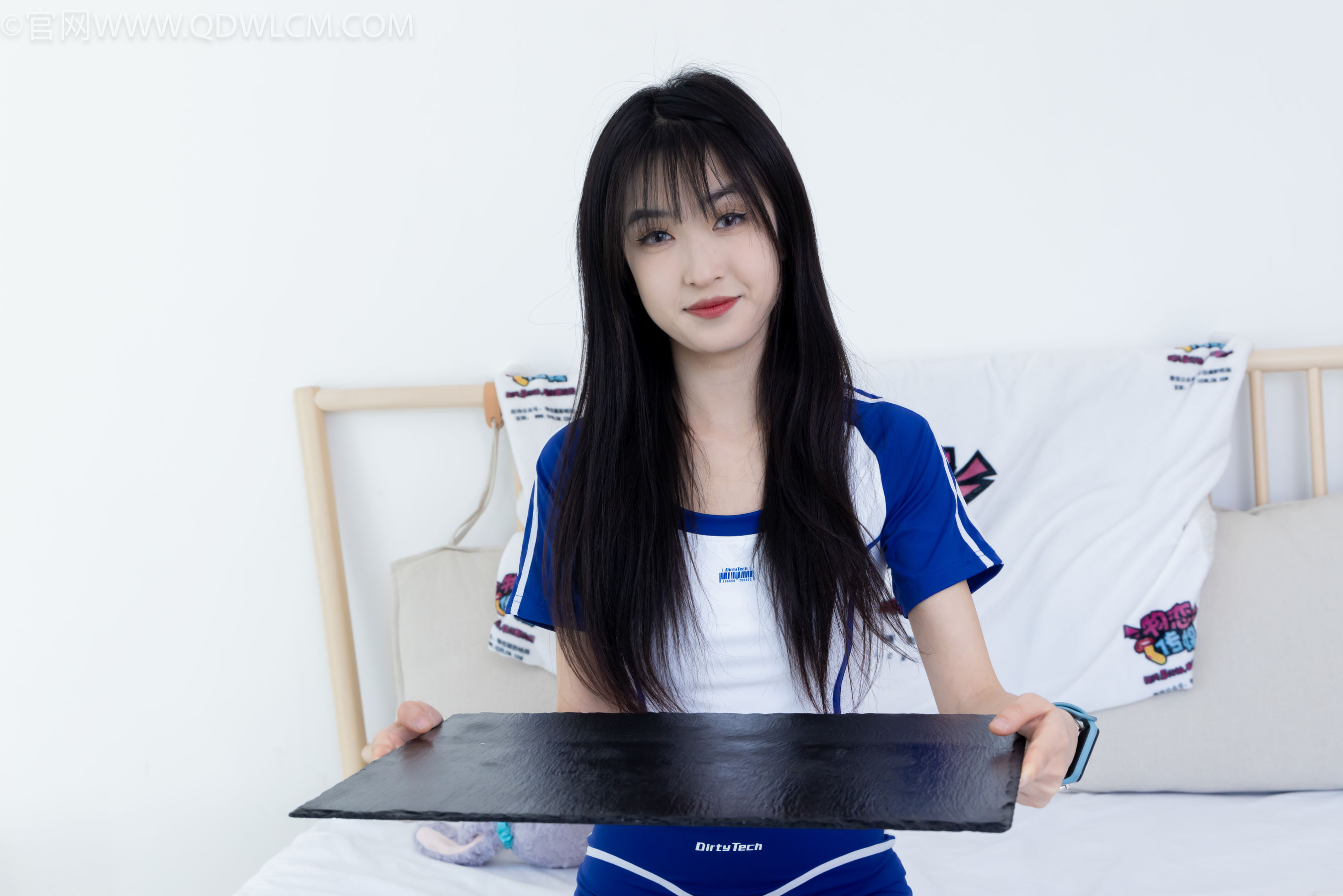 物恋传媒 No.2334 嘉木 - 运动鞋、厚白丝、裸足、裸足/(242P)