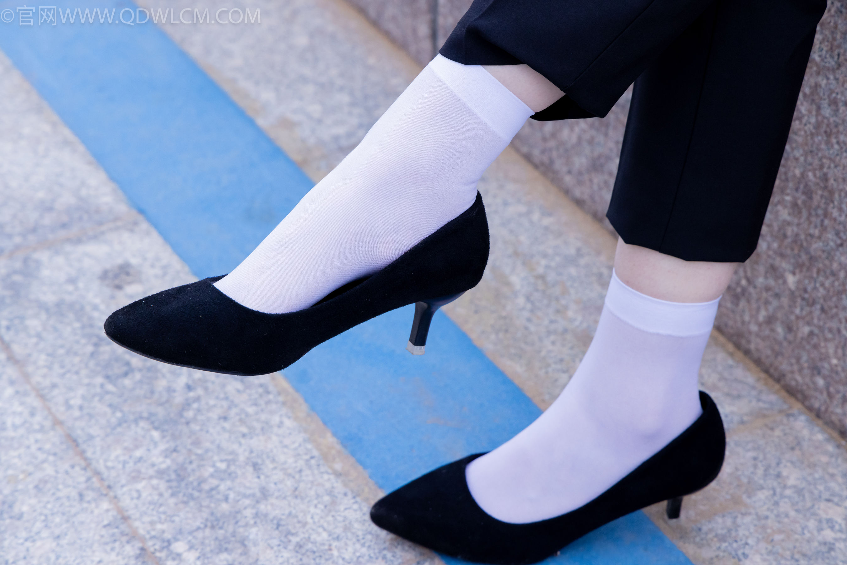 物恋传媒 No.2337 小酒 - 高跟鞋、短黑丝、短白丝/(315P)