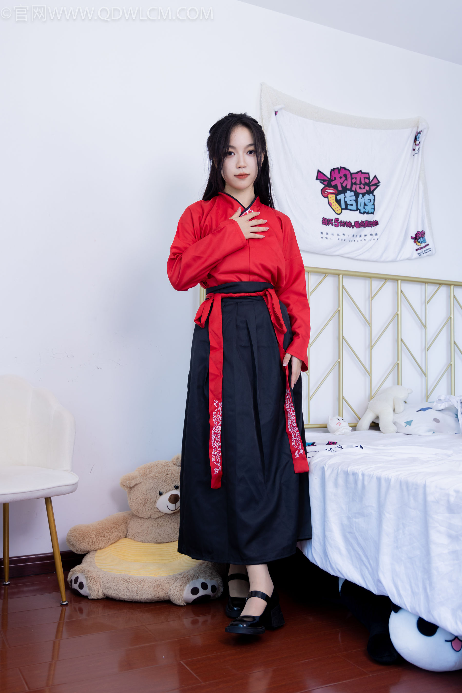 物恋传媒 No.2330 纱纱 - 汉服、皮鞋、白棉袜、薄肉丝/(219P)