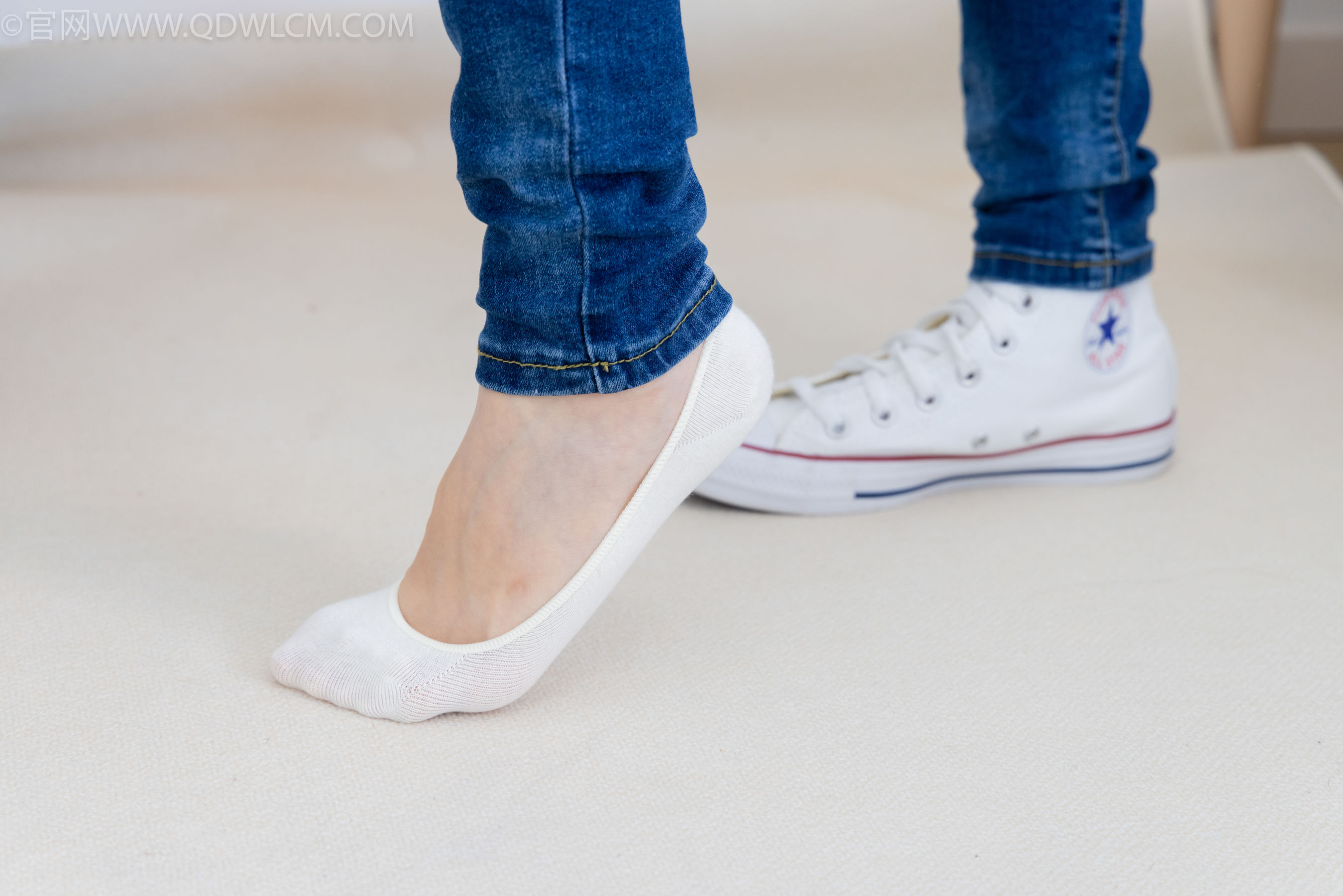 物恋传媒 No.2329 小竹 - 帆布鞋、白船袜、肚子疼揉肚子剧情/(158P)