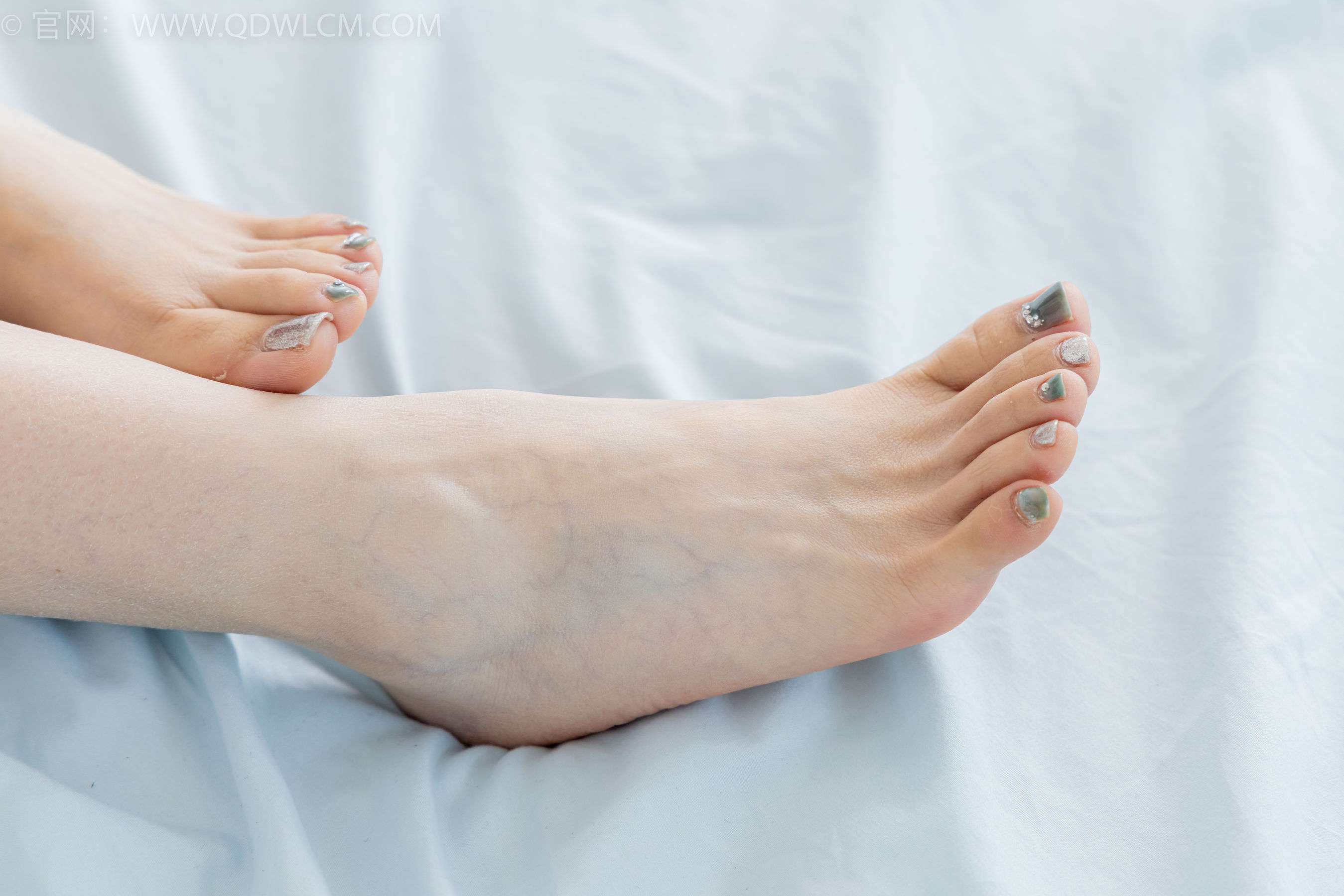 物恋传媒 No.2348 小曦 - 板鞋、白棉袜、裸足/(155P)