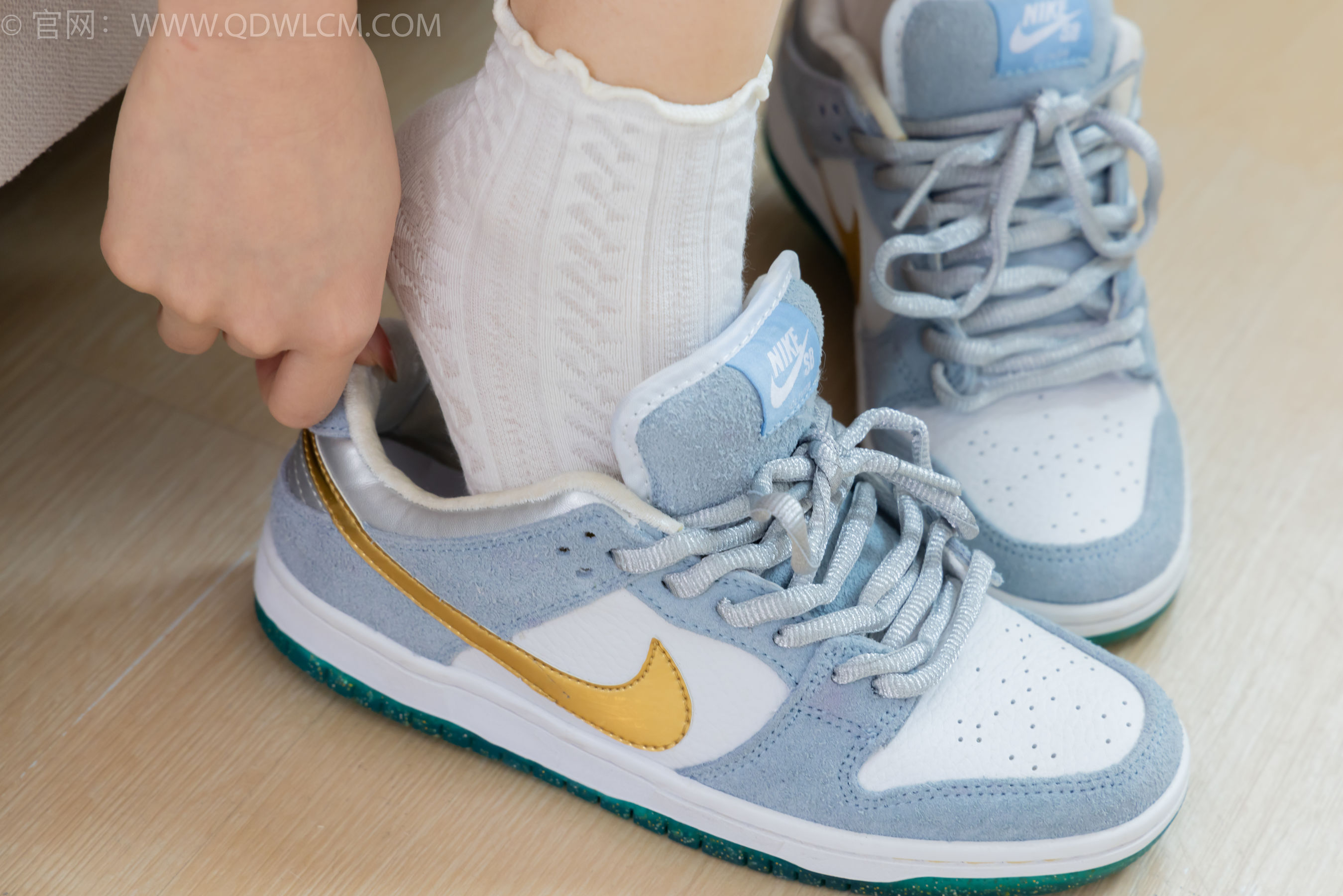 物恋传媒 No.2341 嘟嘟 - 板鞋、白棉袜、裸足、裸足涂精油/(190P)