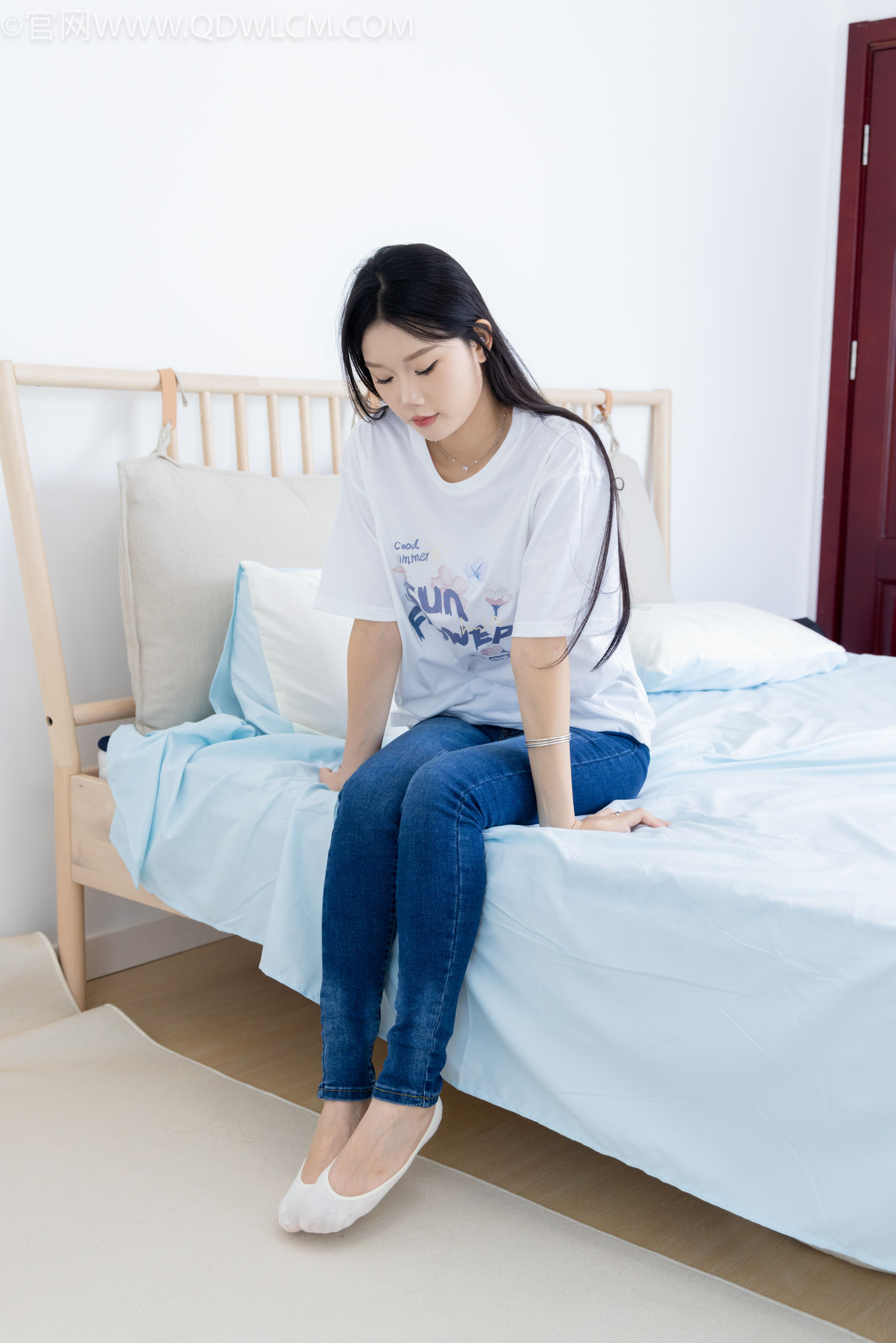 物恋传媒 No.2329 小竹 - 帆布鞋、白船袜、肚子疼揉肚子剧情/(158P)