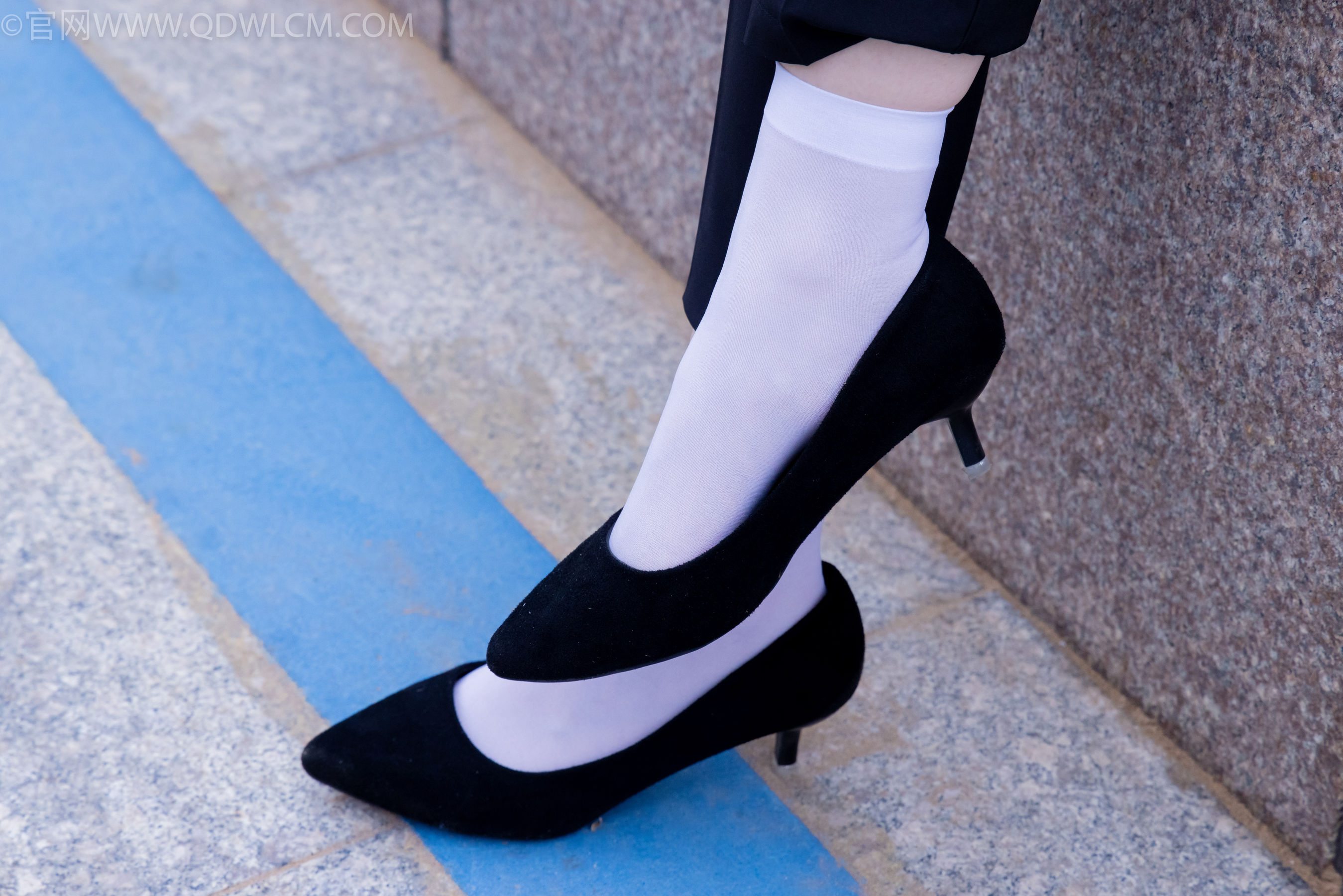 物恋传媒 No.2337 小酒 - 高跟鞋、短黑丝、短白丝/(315P)