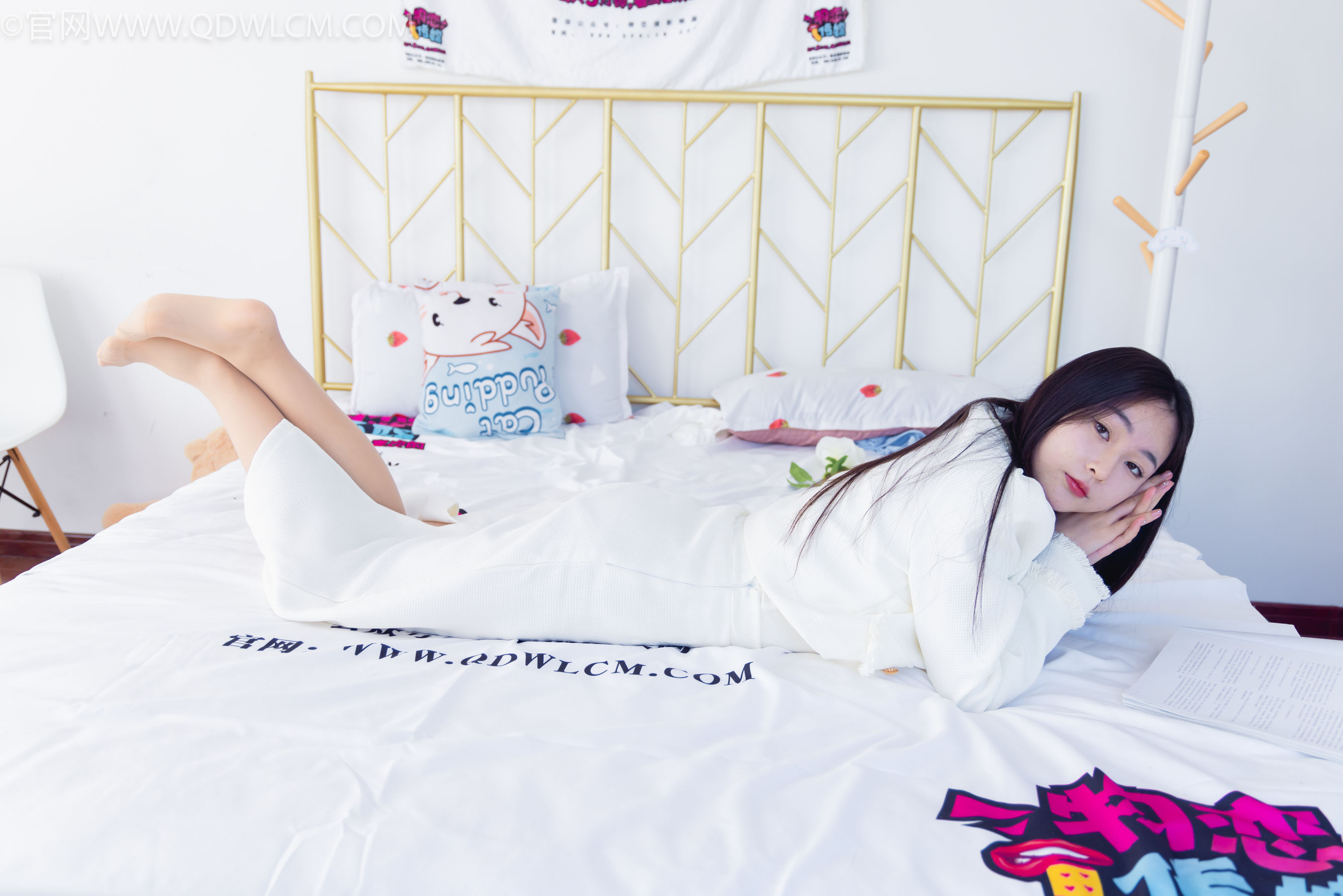 物恋传媒 No.2335 美兔 - 布鞋、长靴、白棉袜、薄肉丝/(227P)